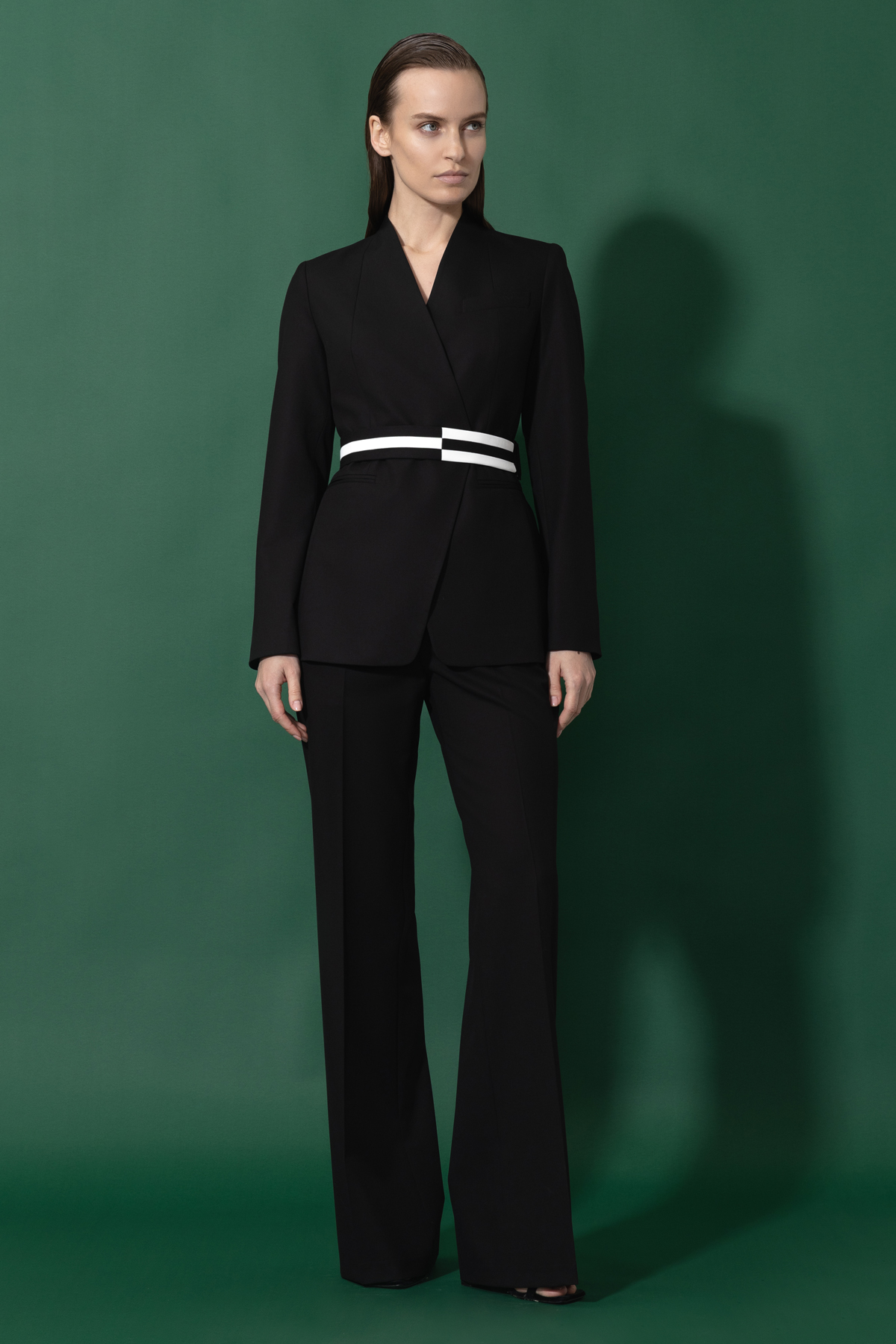 Жакет с акцентным поясом VASSA&Co, пол женский, цвет черный