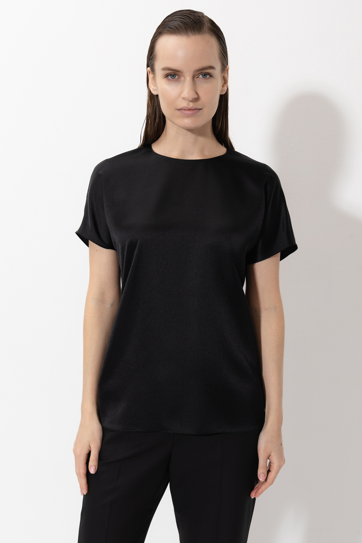 Базовая блузка VASSA&Co, пол женский, цвет черный