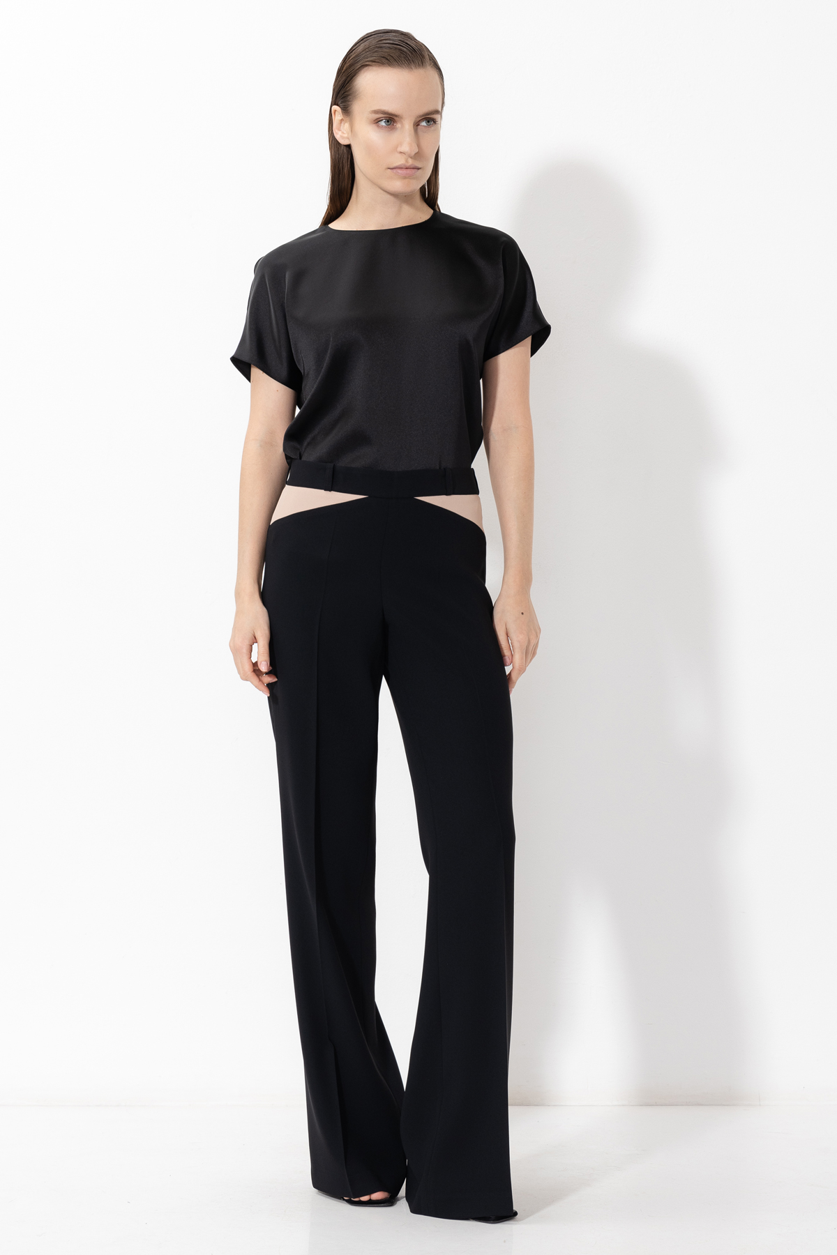 Брюки с контрастными вставками VASSA&Co, пол женский, цвет черный, фото №2