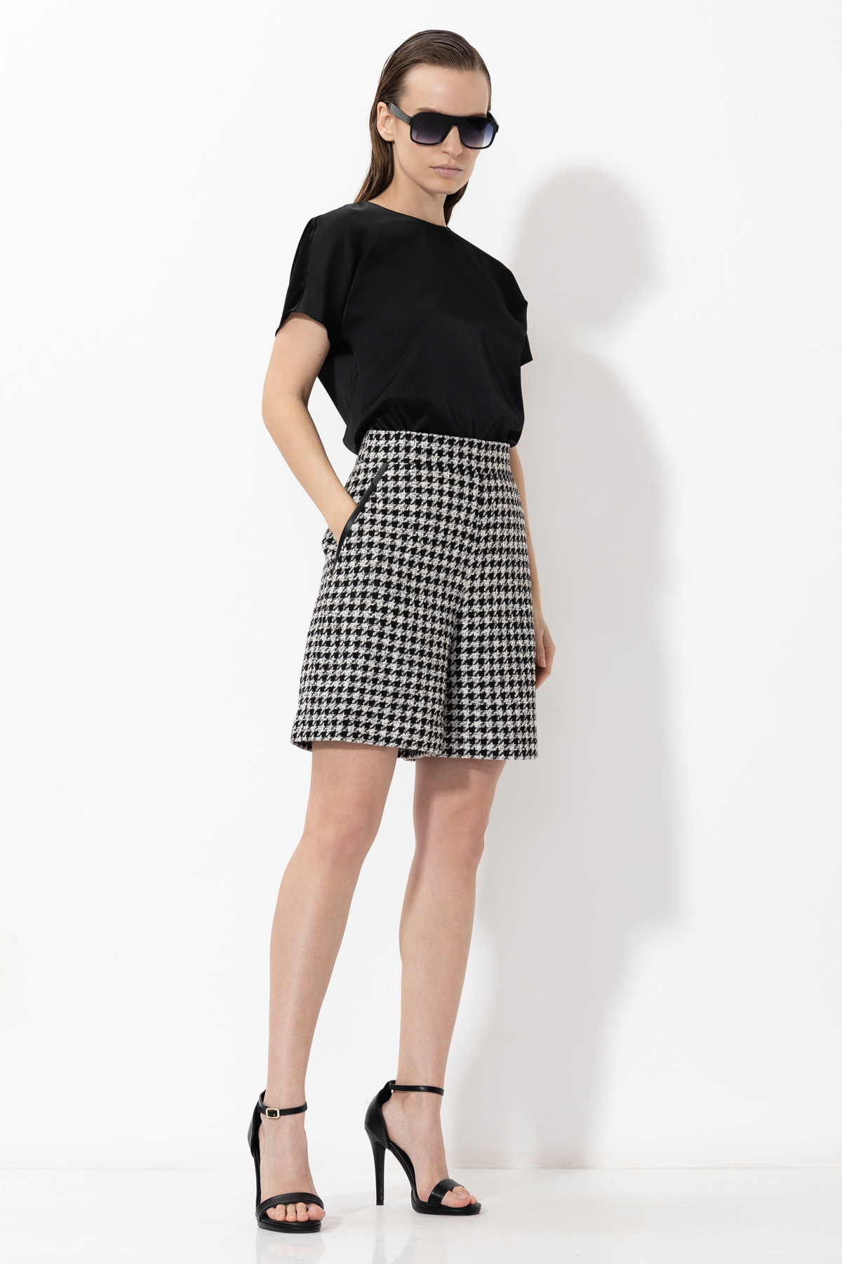 Шорты в гусиную лапку VASSA&Co, пол женский, цвет черный