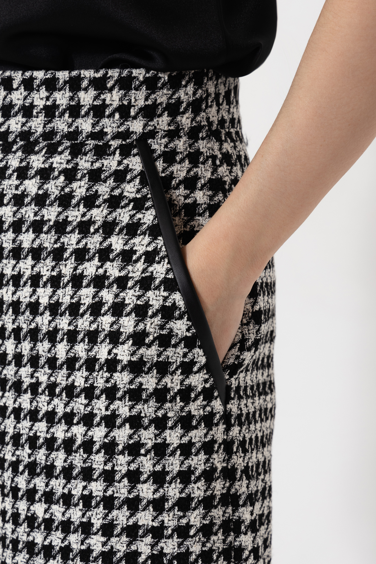 Шорты в гусиную лапку VASSA&Co, пол женский, цвет черный