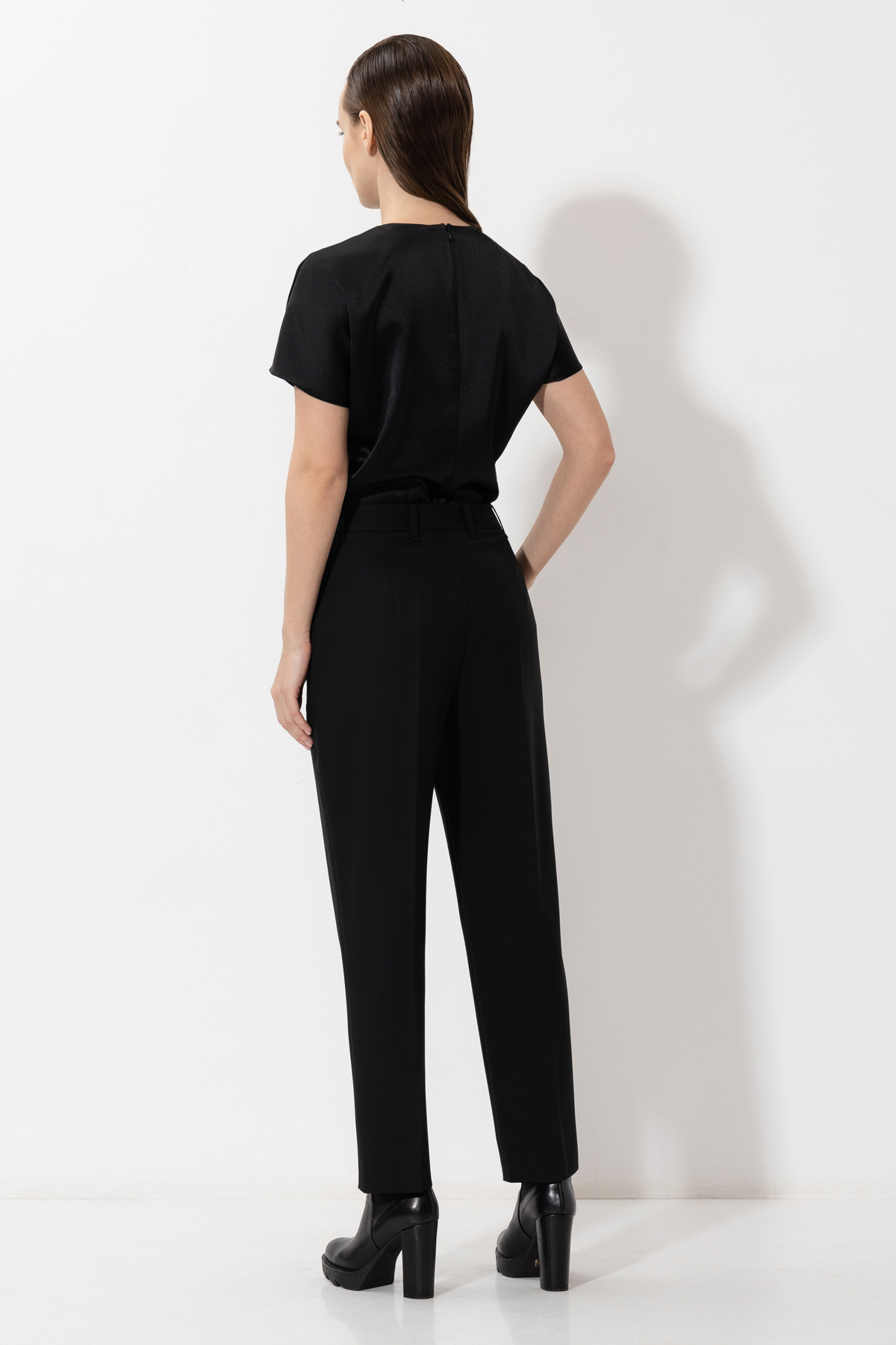 Брюки VASSA&Co, пол женский, цвет черный