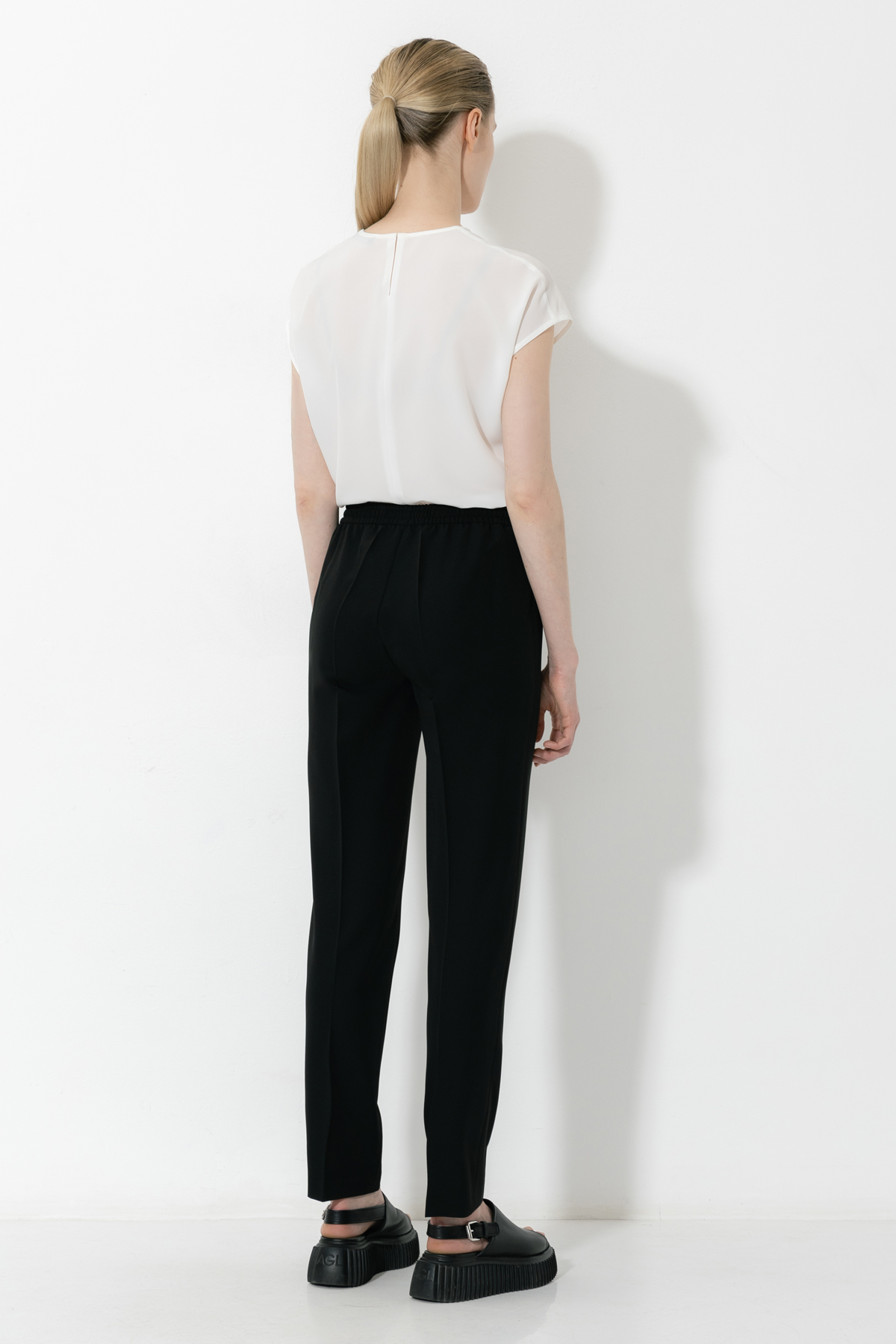 Брюки VASSA&Co, пол женский, цвет черный