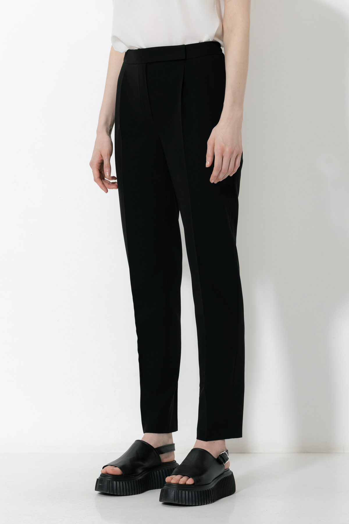 Брюки VASSA&Co, пол женский, цвет черный