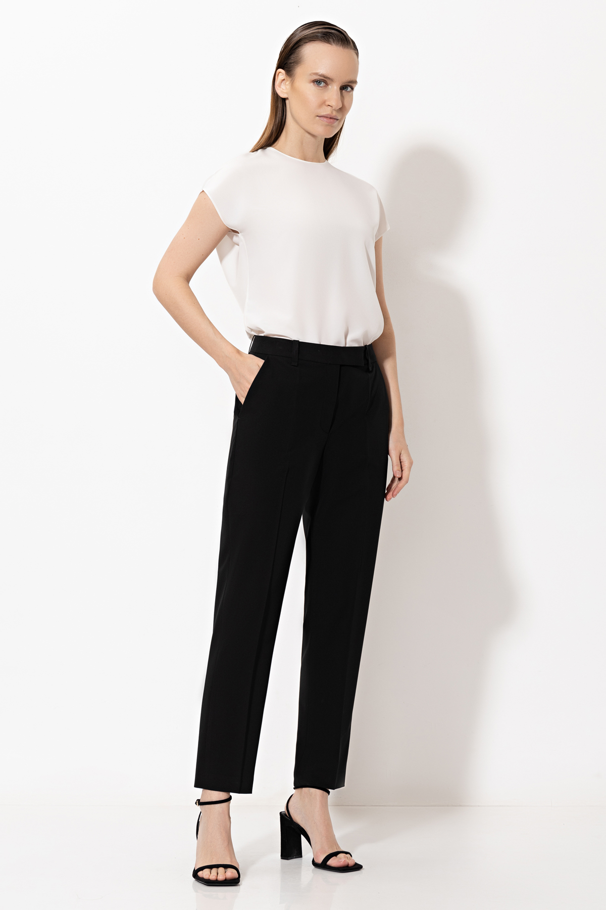 Брюки VASSA&Co, пол женский, цвет черный