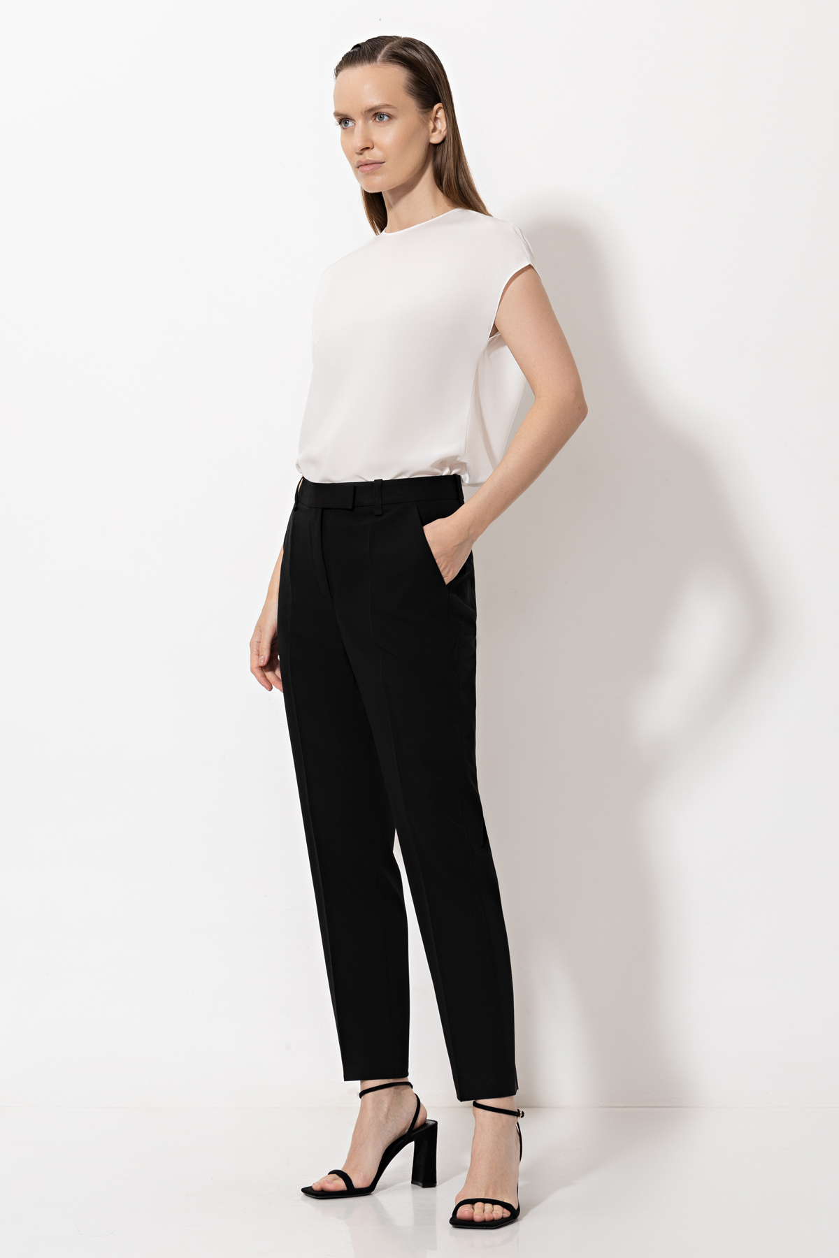 Брюки VASSA&Co, пол женский, цвет черный