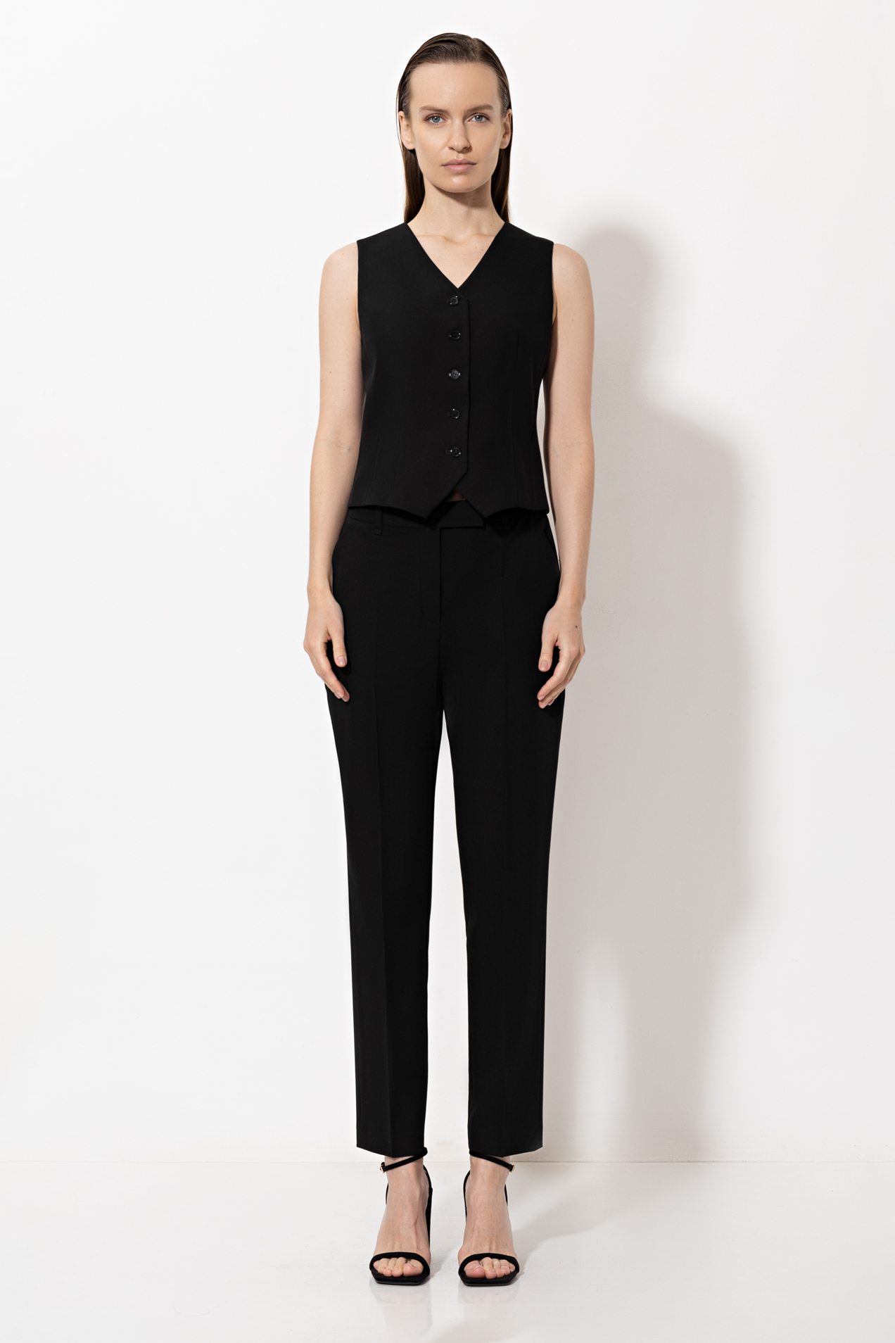 Брюки VASSA&Co, пол женский, цвет черный