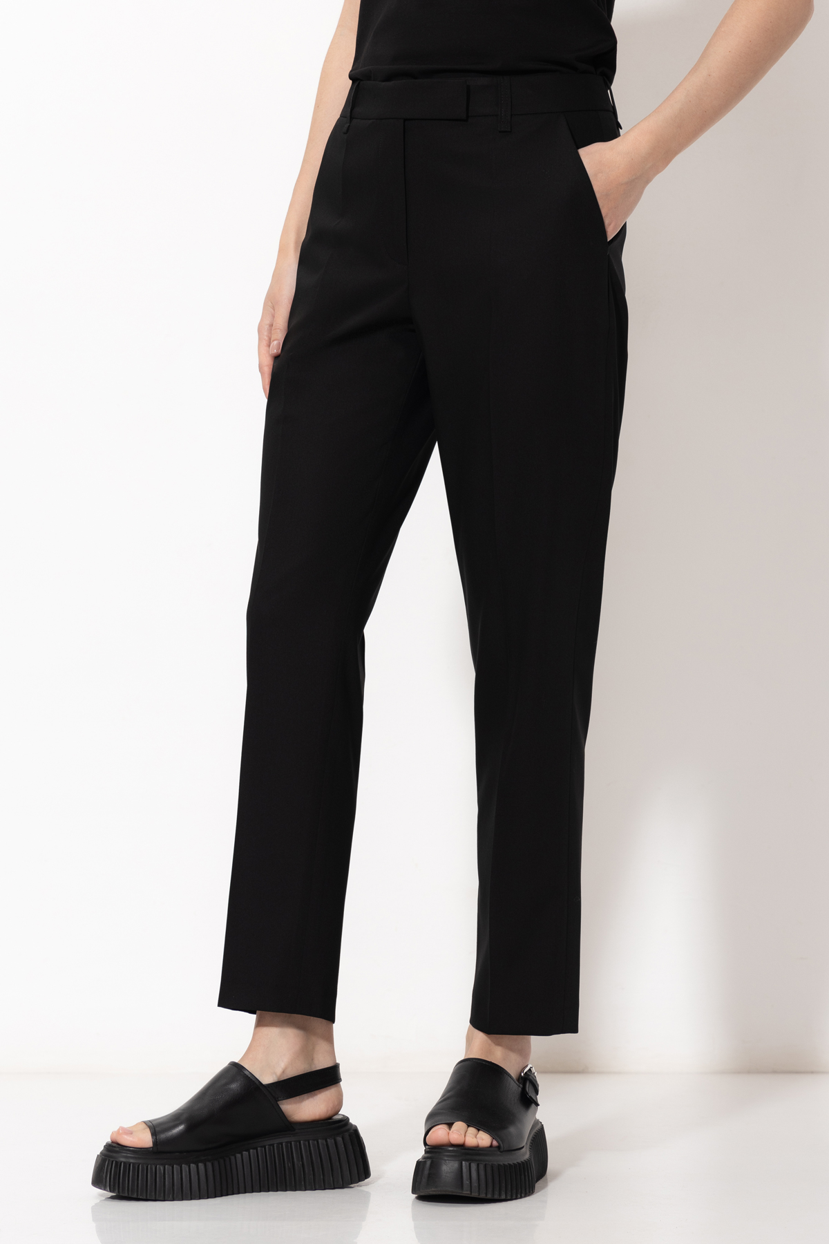 Брюки VASSA&Co, пол женский, цвет черный