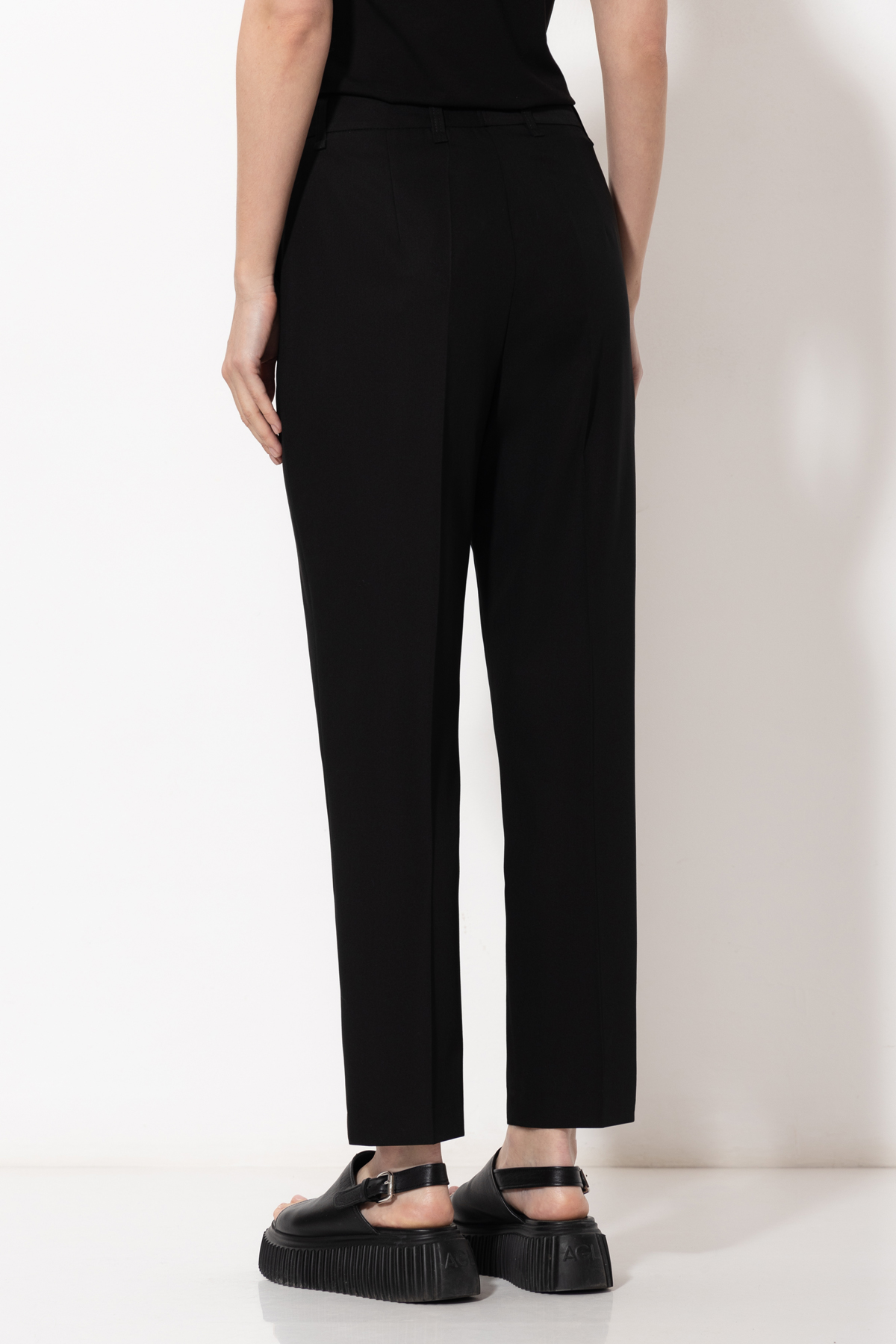 Брюки VASSA&Co, пол женский, цвет черный