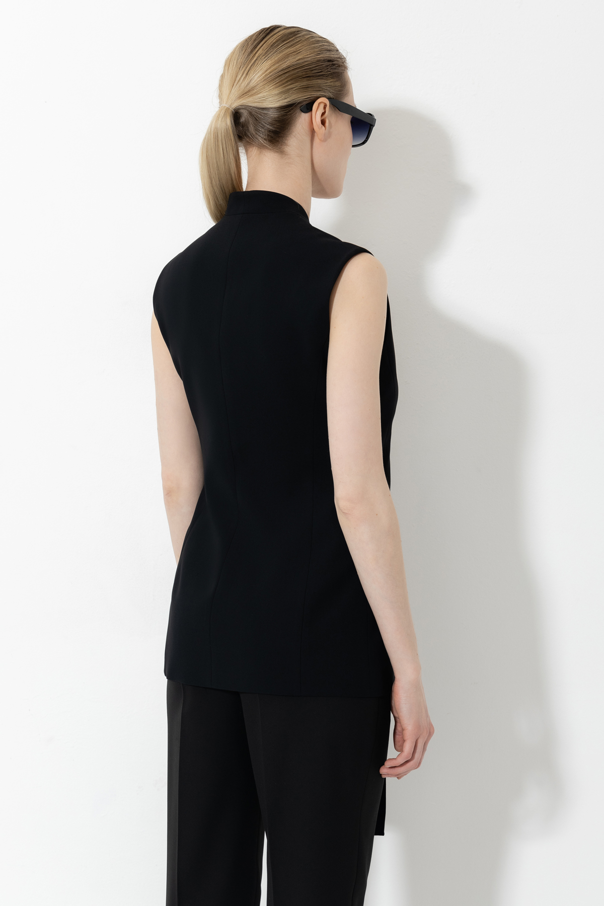 Жилет VASSA&Co, пол женский, цвет черный