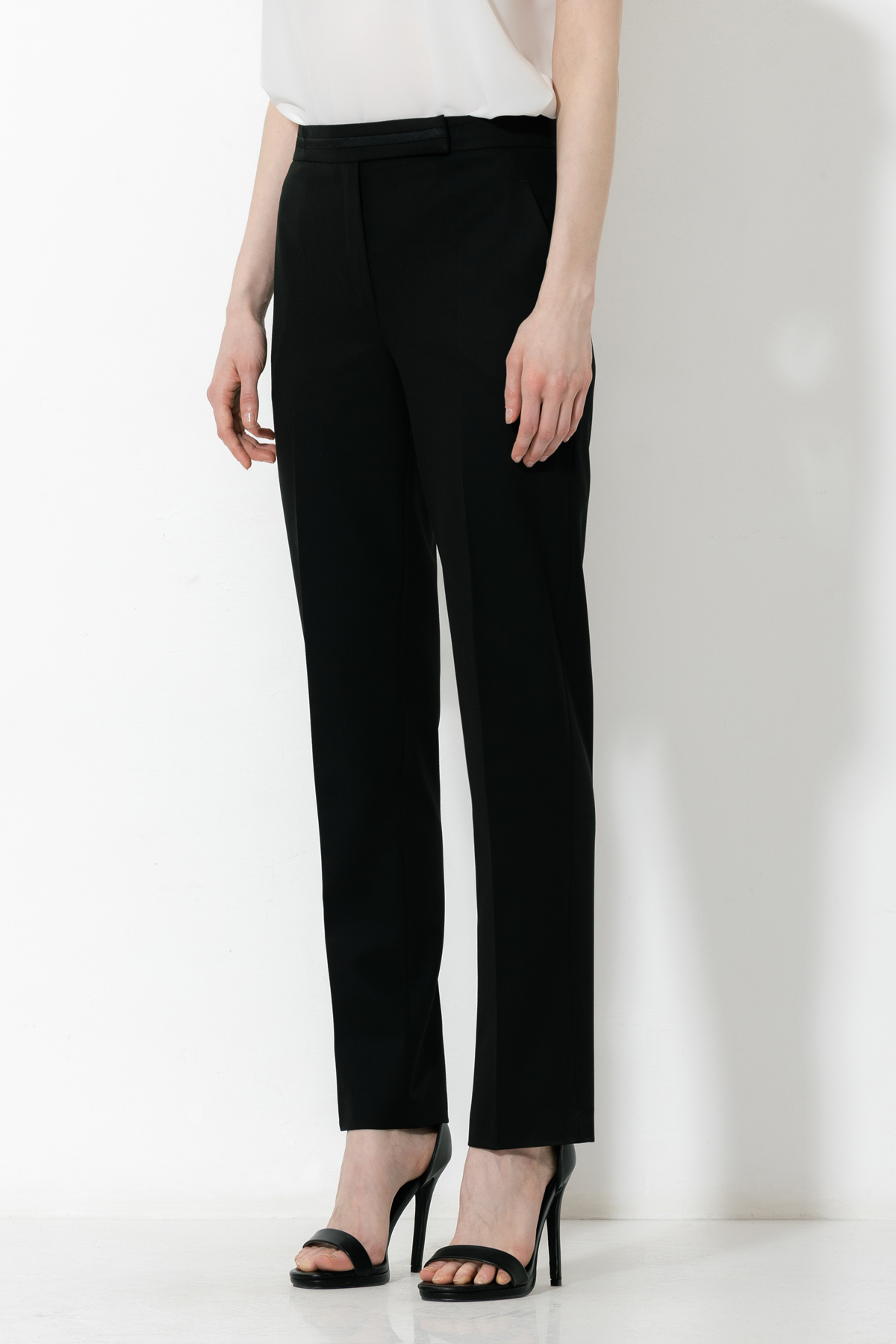 Брюки с поясом VASSA&Co, пол женский, цвет черный