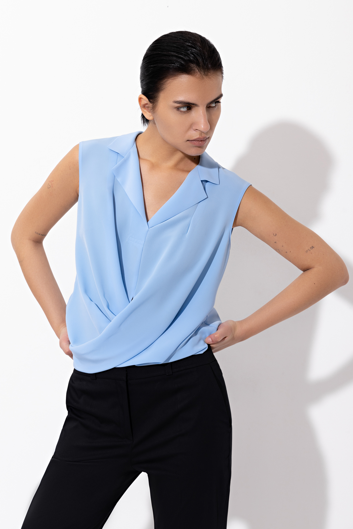 Блузка VASSA&Co, пол женский, цвет голубой