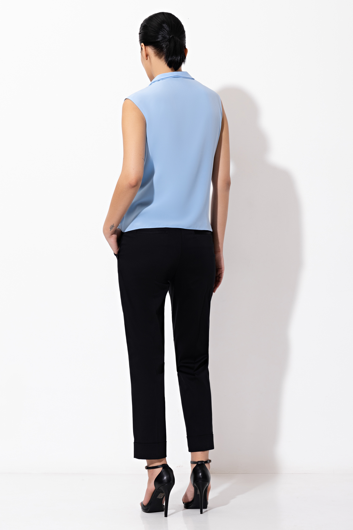 Блузка VASSA&Co, пол женский, цвет голубой