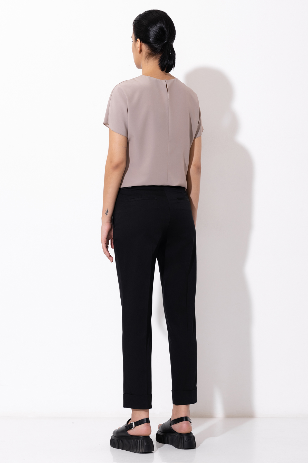 Trousers VASSA&Co, пол female, цвет black