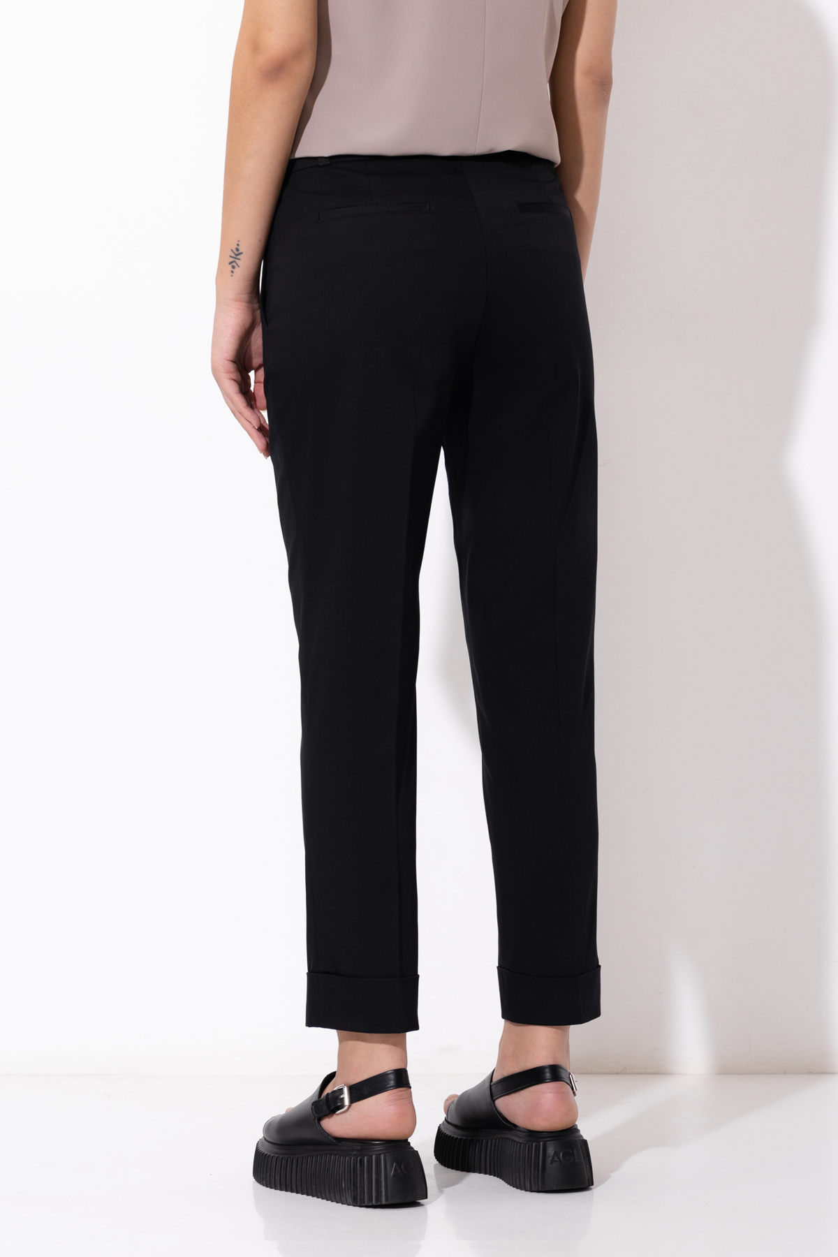 Trousers VASSA&Co, пол female, цвет black