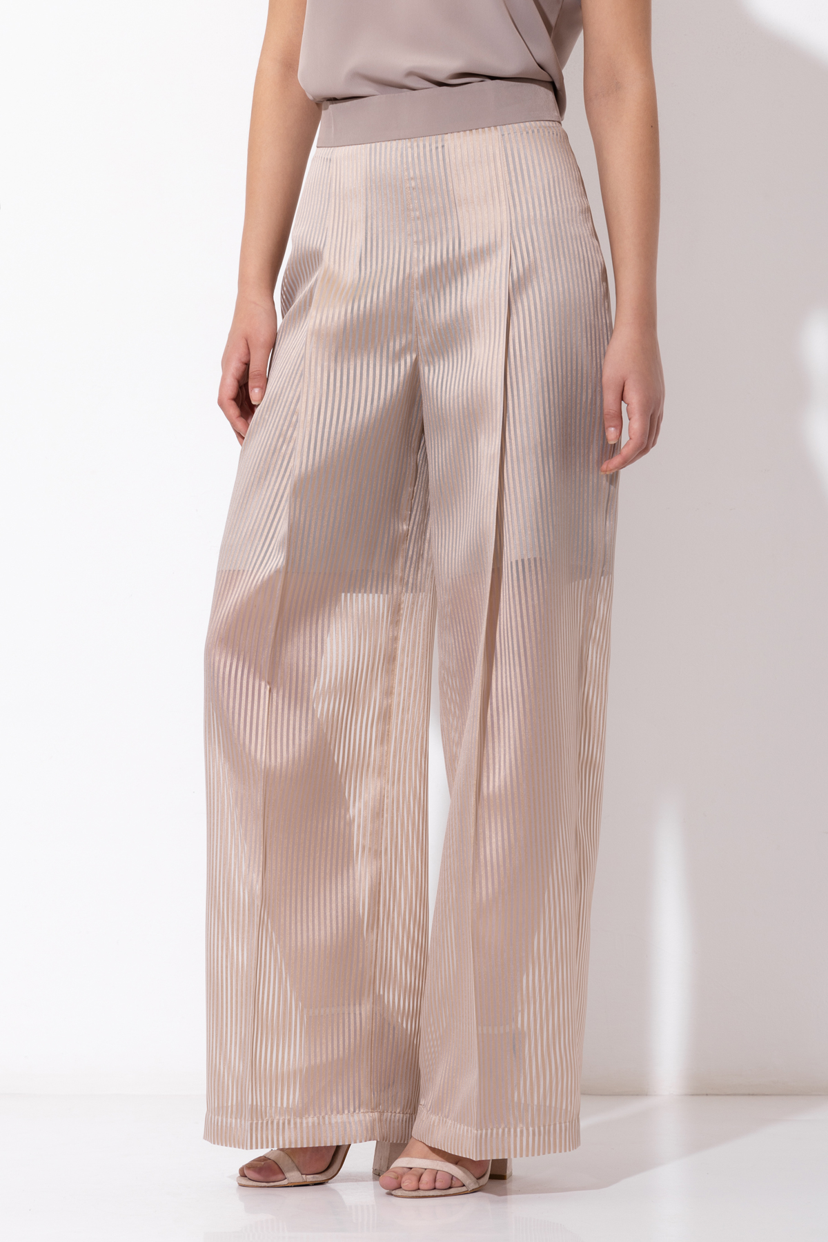 Брюки VASSA&Co, пол женский, цвет бежевый