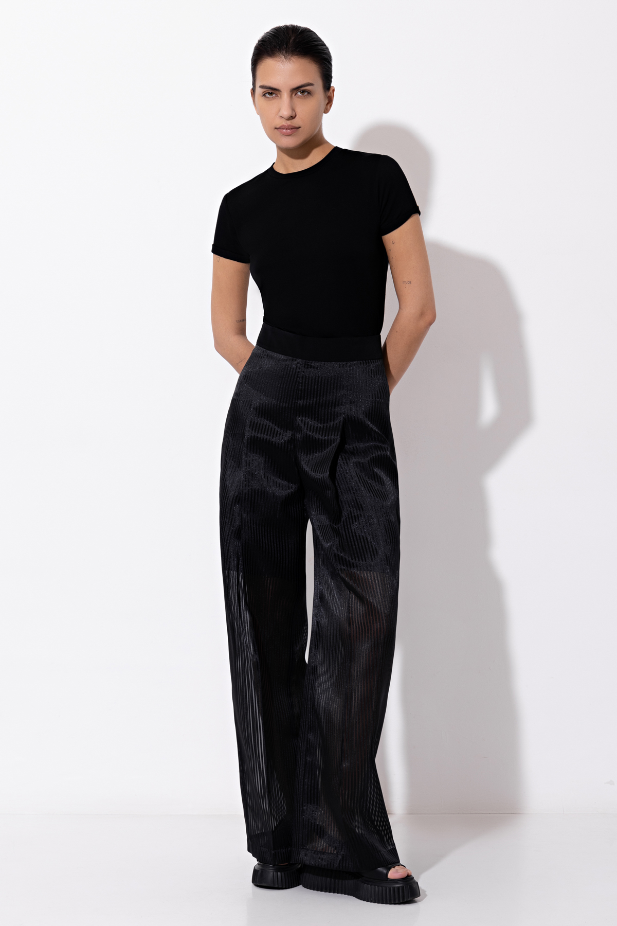 Брюки VASSA&Co, пол женский, цвет черный