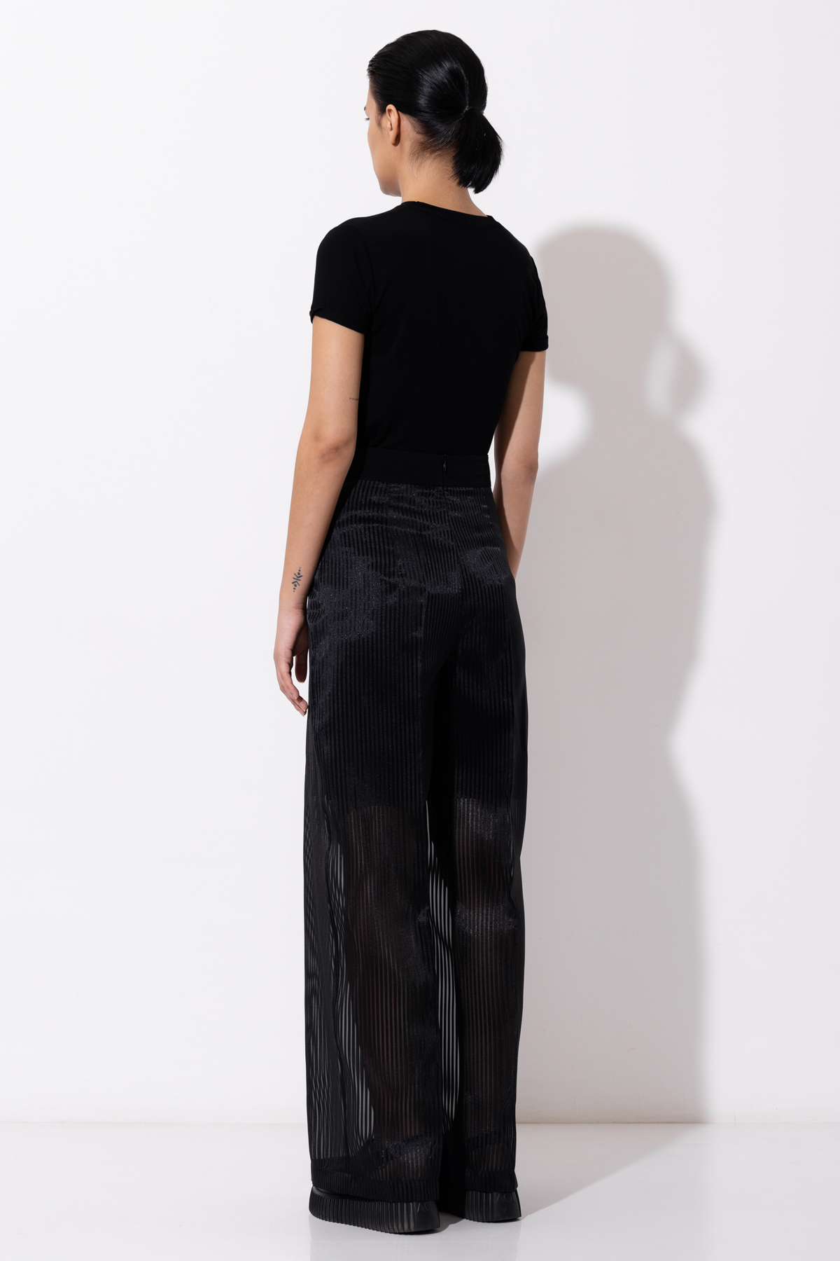 Брюки VASSA&Co, пол женский, цвет черный