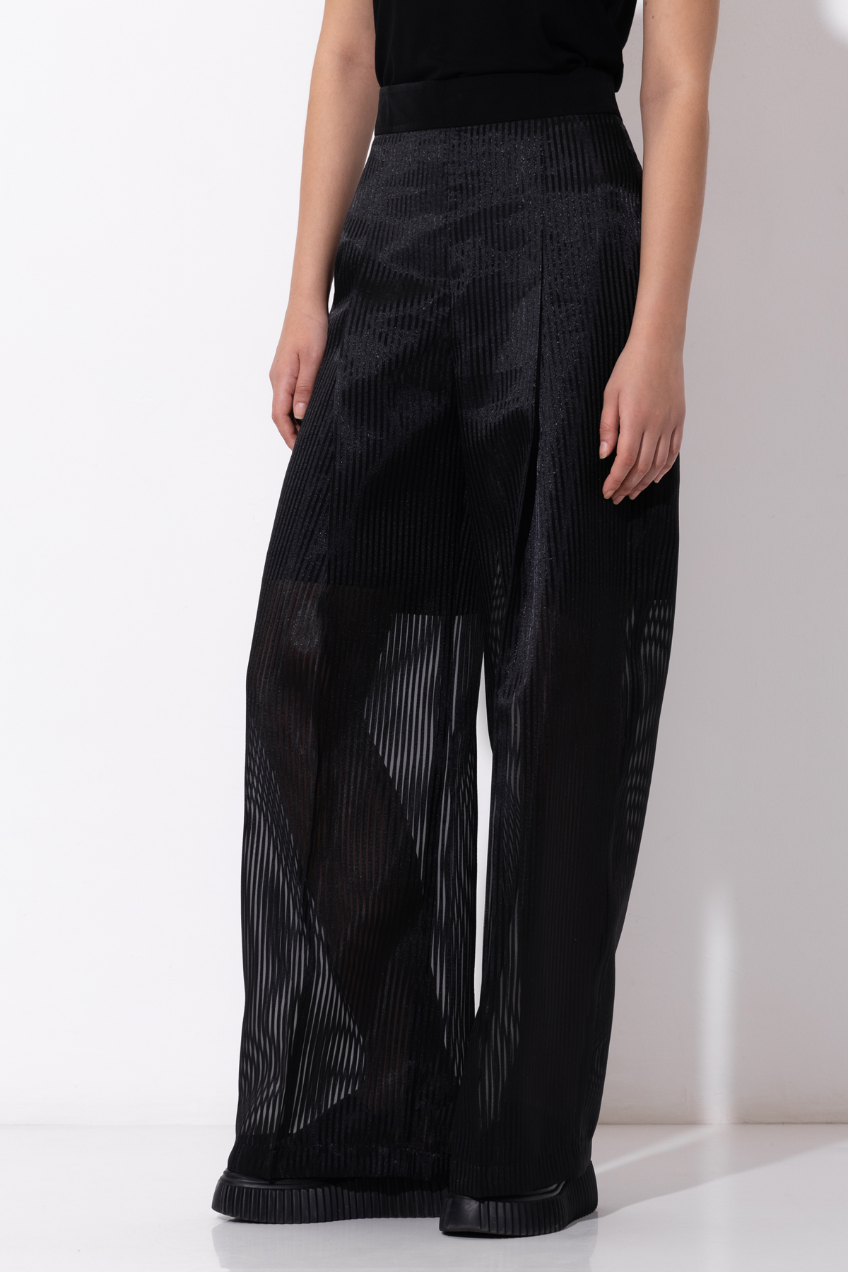 Брюки VASSA&Co, пол женский, цвет черный