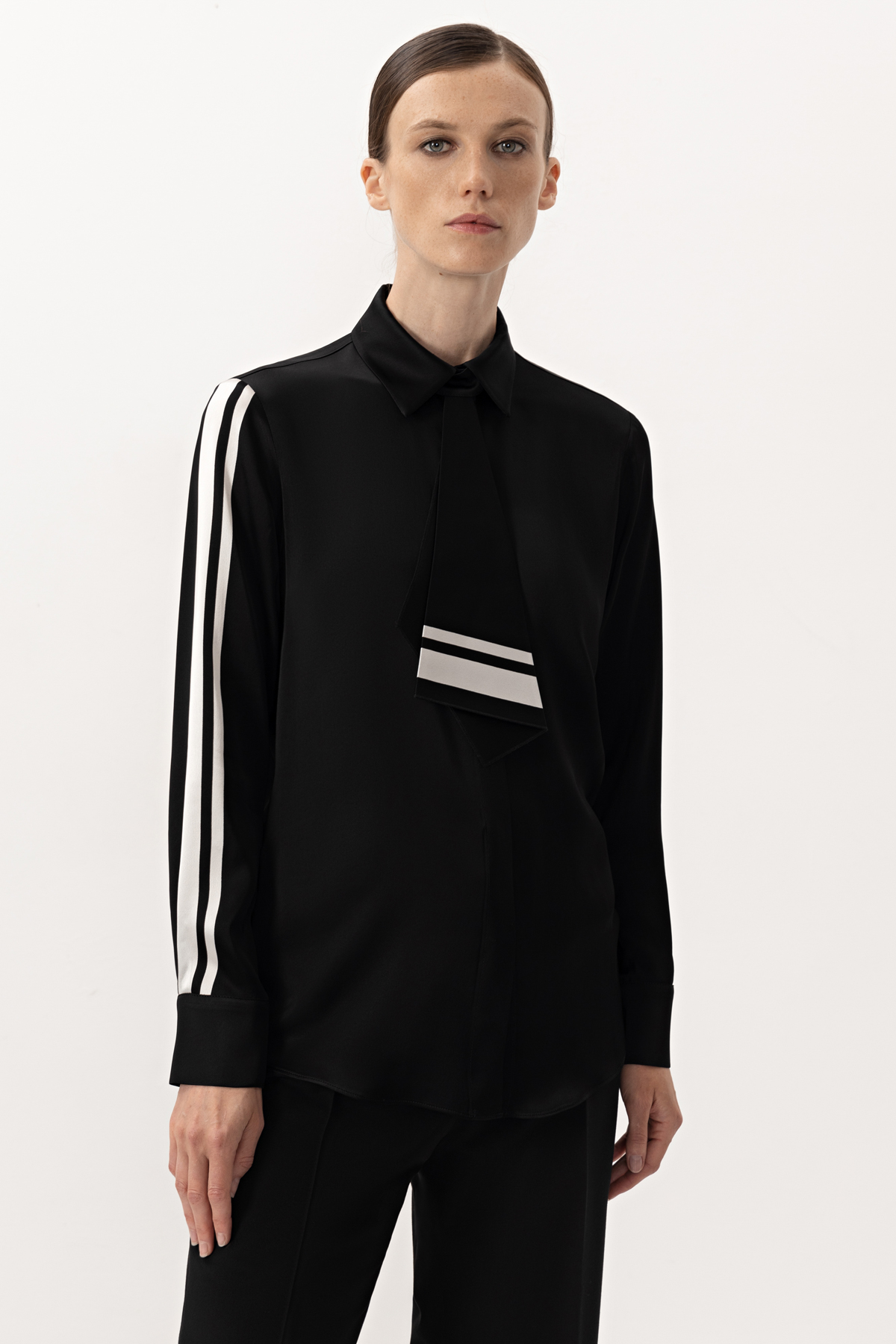 Блузка VASSA&Co, пол женский, цвет черный