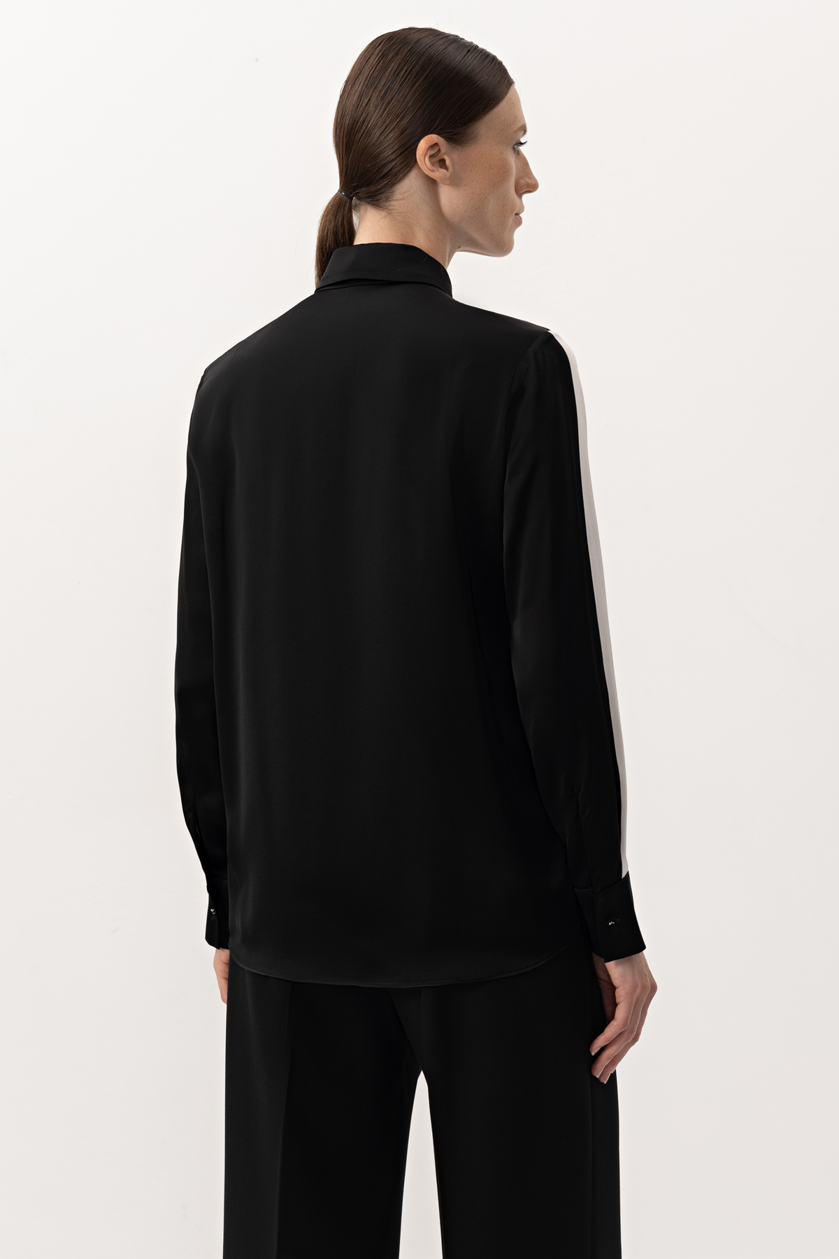 Блузка VASSA&Co, пол женский, цвет черный