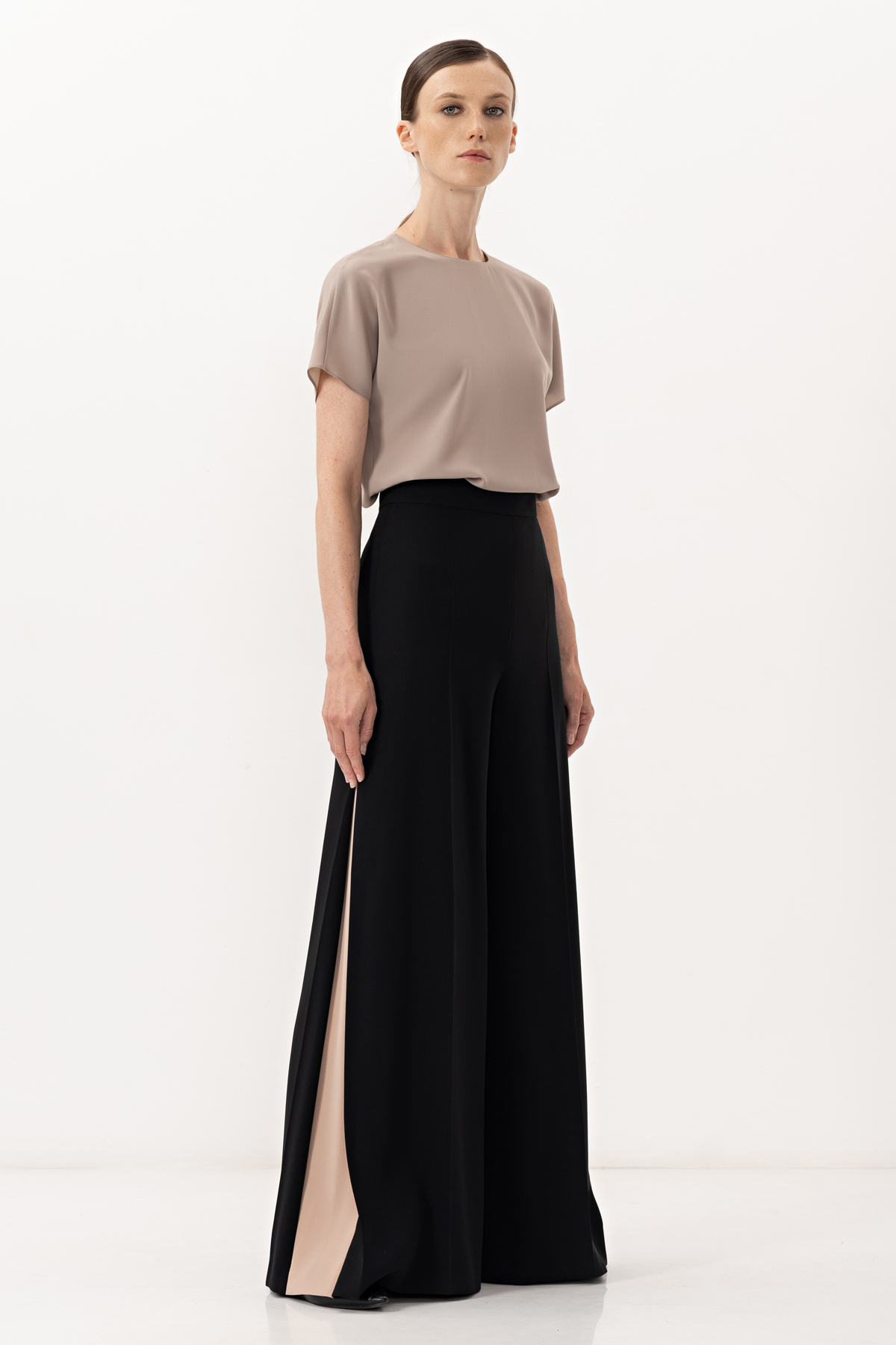 Брюки VASSA&Co, пол женский, цвет черный