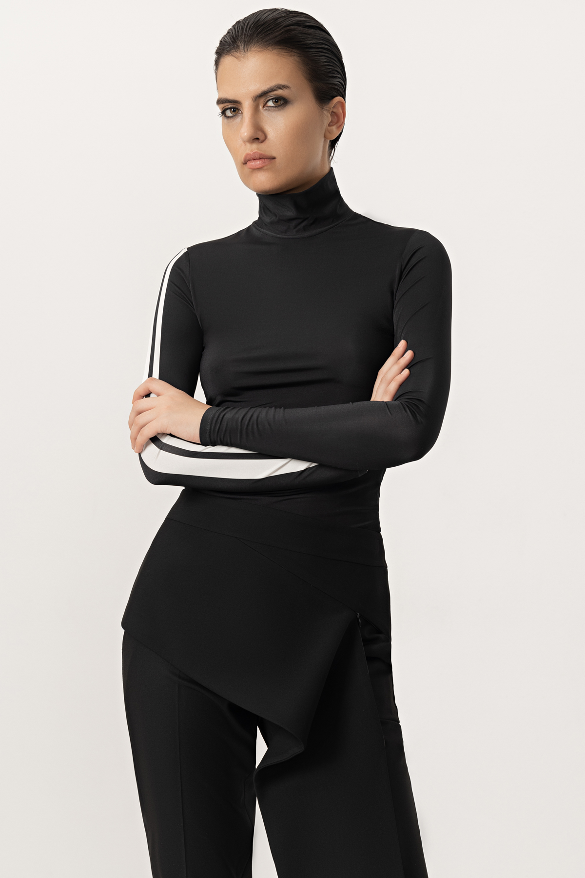 Асимметричный пояс VASSA&Co, пол женский, цвет черный