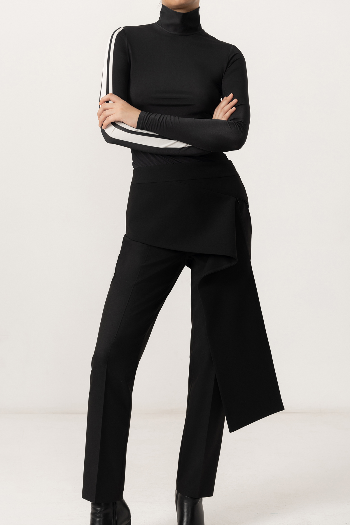 Асимметричный пояс VASSA&Co, пол женский, цвет черный