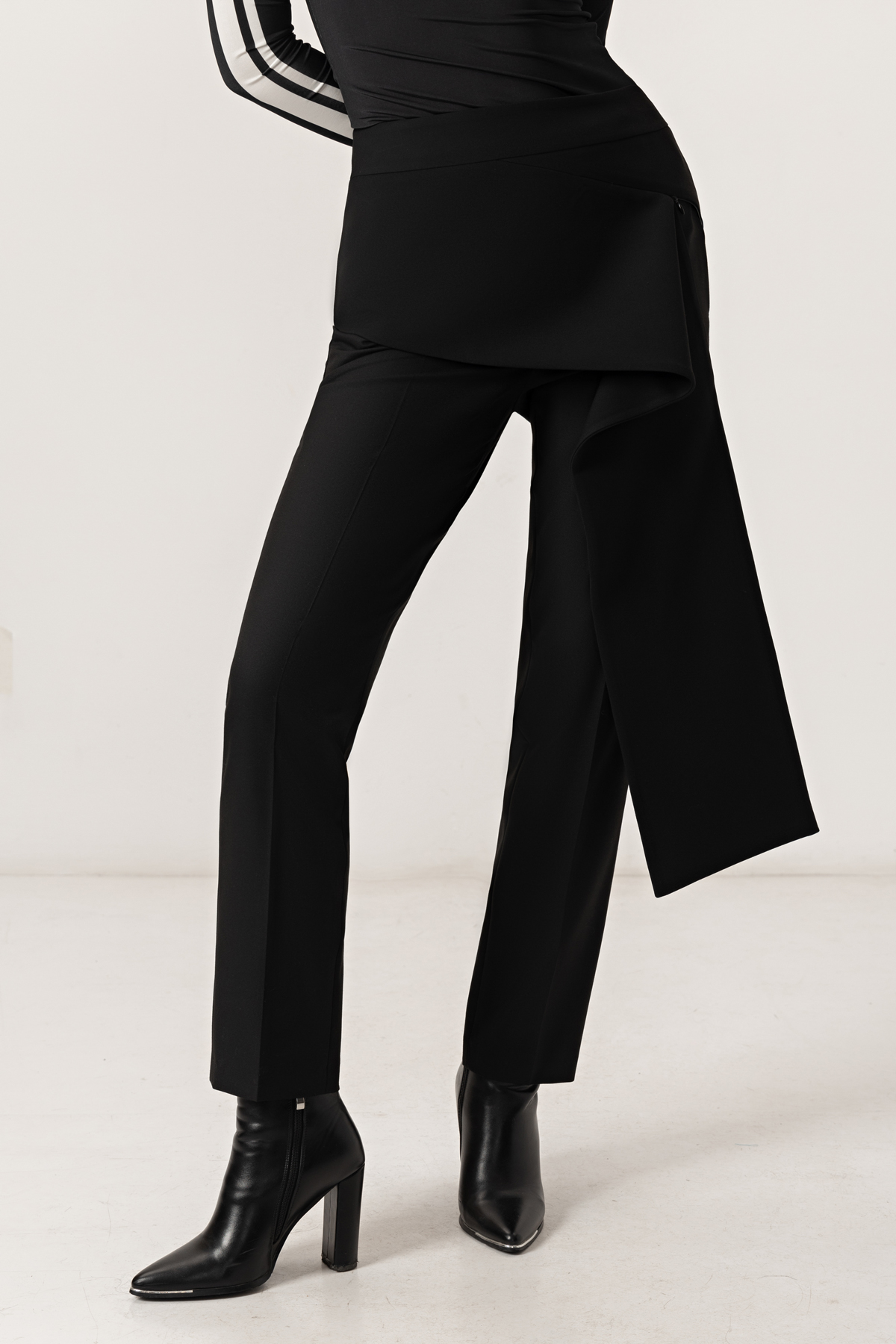 Асимметричный пояс VASSA&Co, пол женский, цвет черный