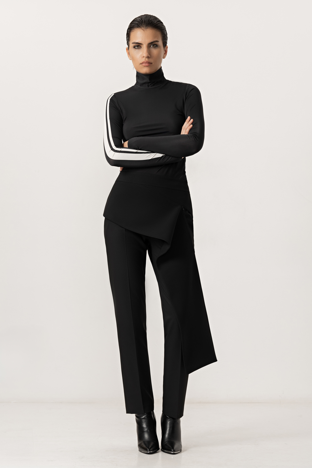 Асимметричный пояс VASSA&Co, пол женский, цвет черный