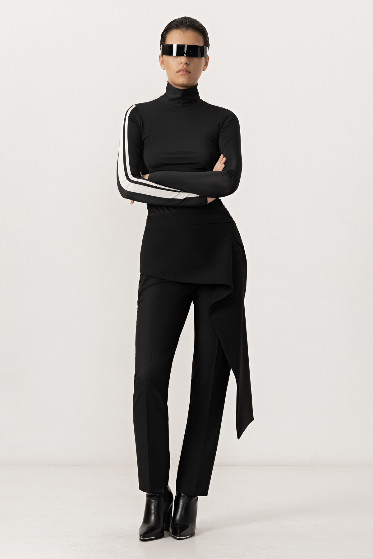 Асимметричный пояс VASSA&Co, пол женский, цвет черный