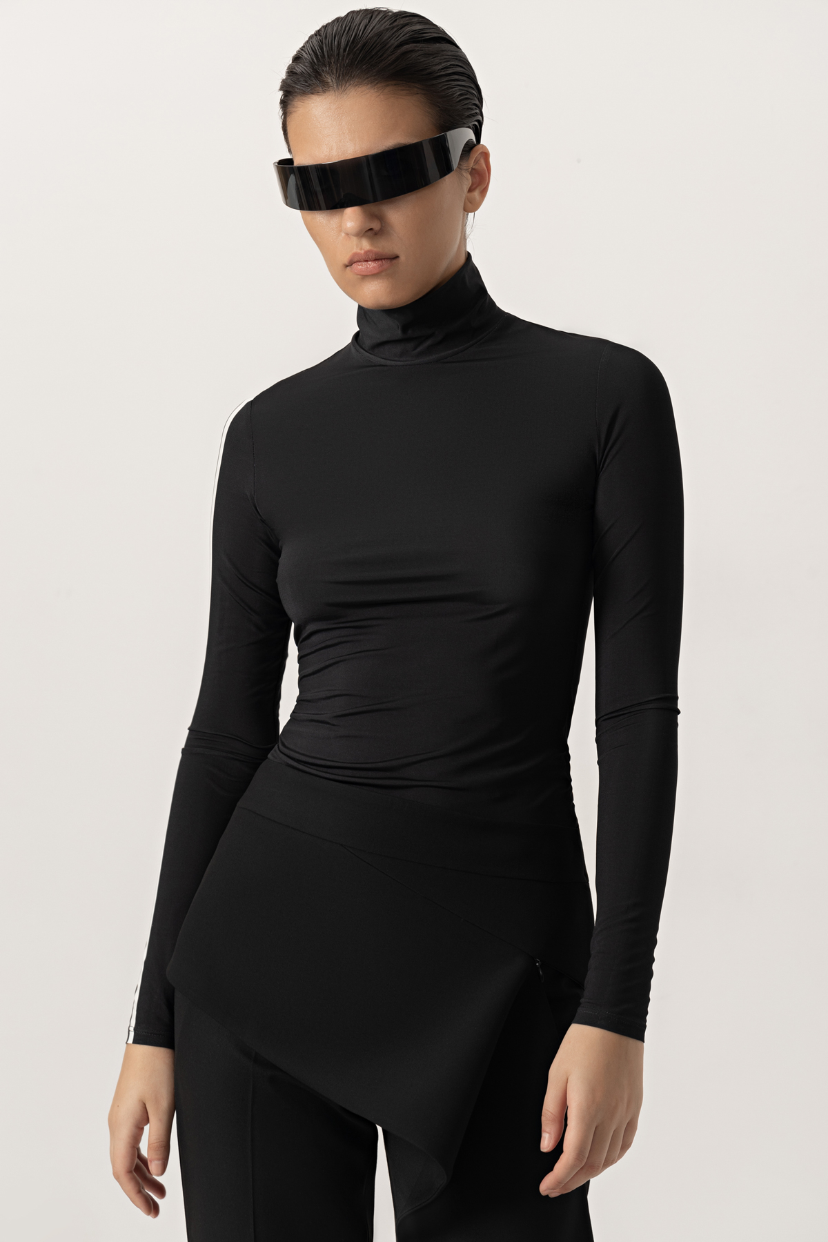 Асимметричный пояс VASSA&Co, пол женский, цвет черный