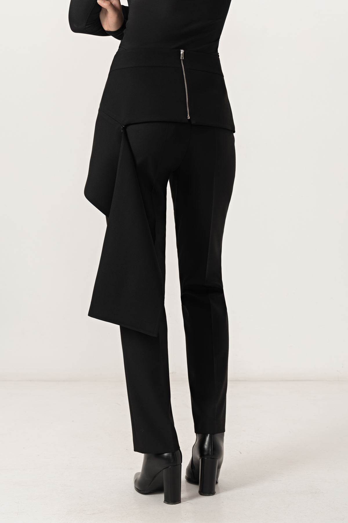 Асимметричный пояс VASSA&Co, пол женский, цвет черный