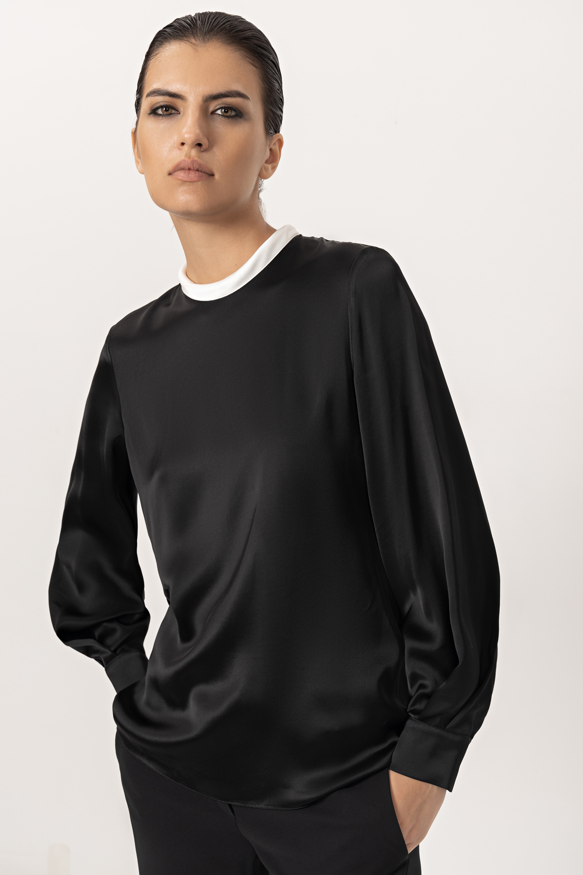 Блузка VASSA&Co, пол женский, цвет черный