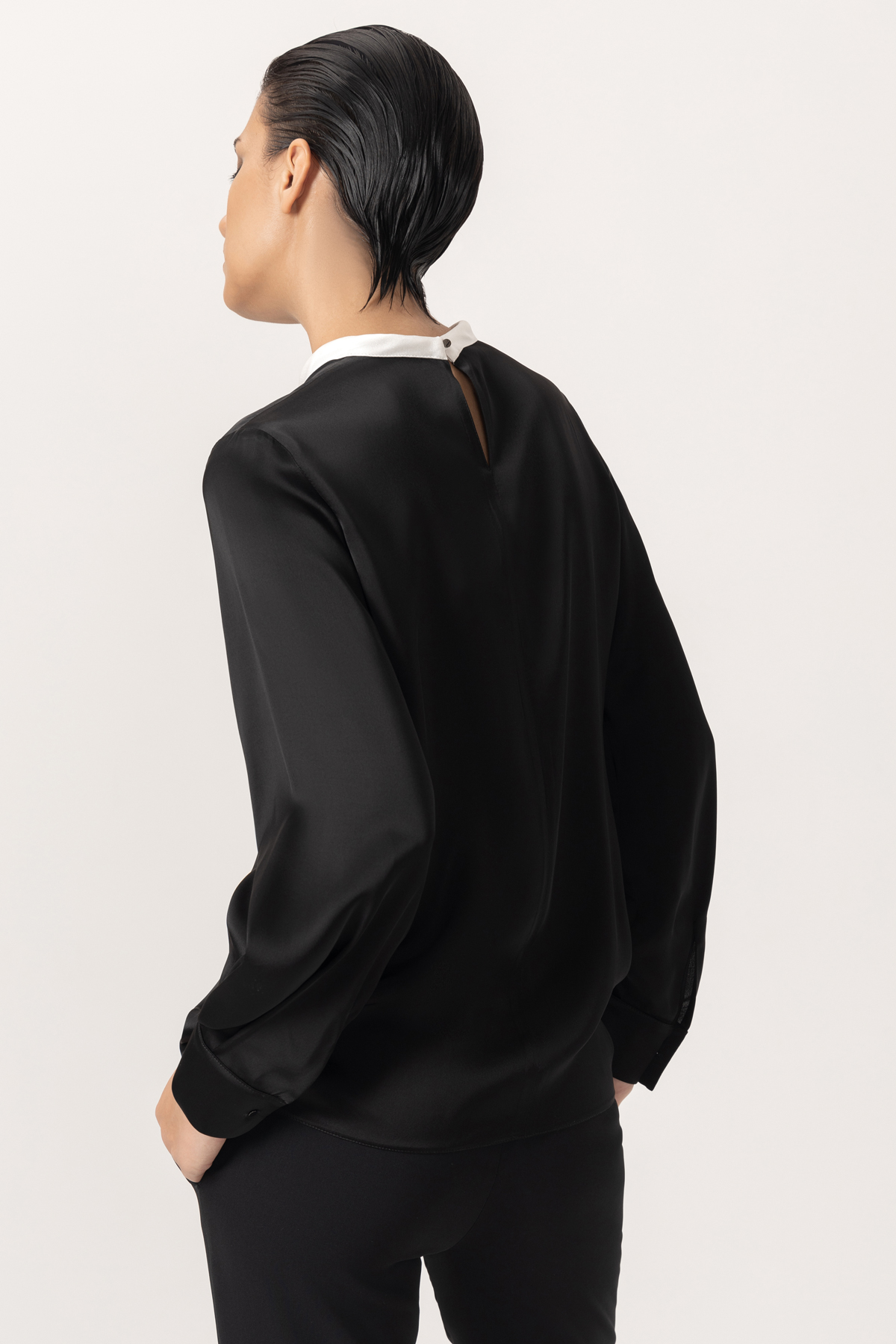 Блузка VASSA&Co, пол женский, цвет черный