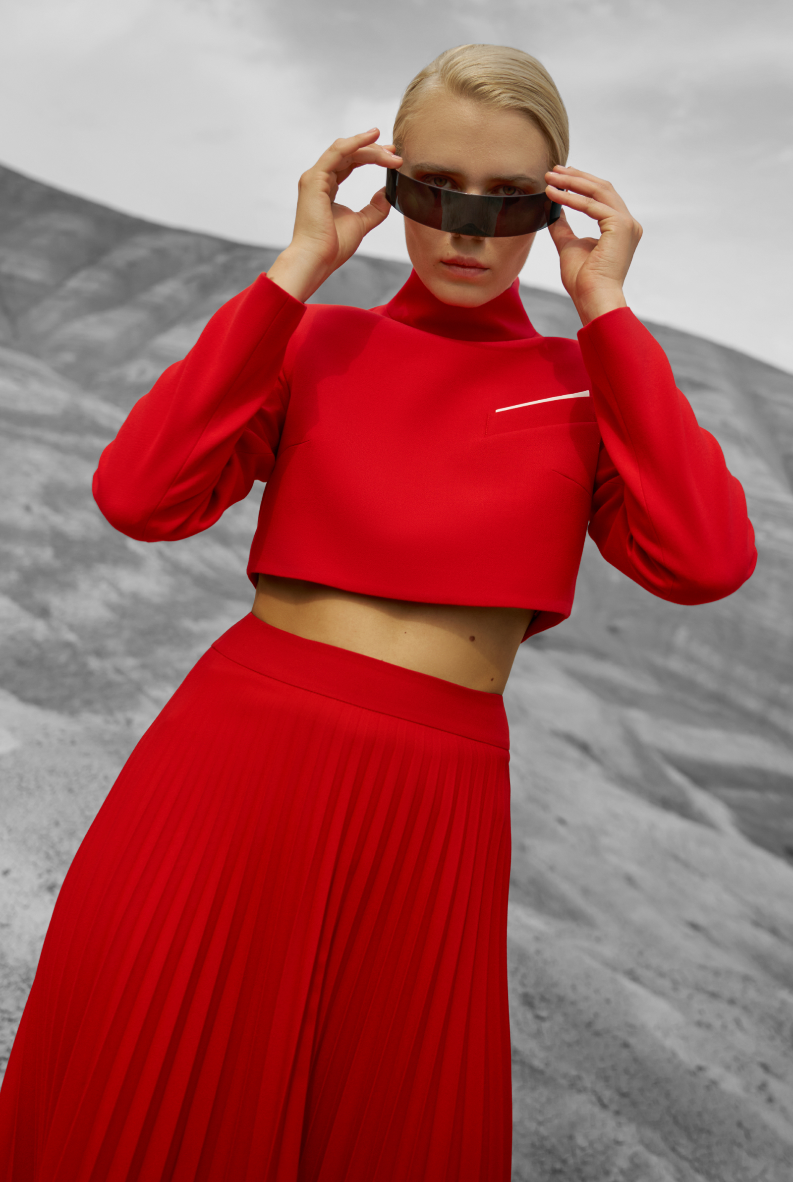 Кроп-жакет VASSA&Co, пол женский, цвет красный