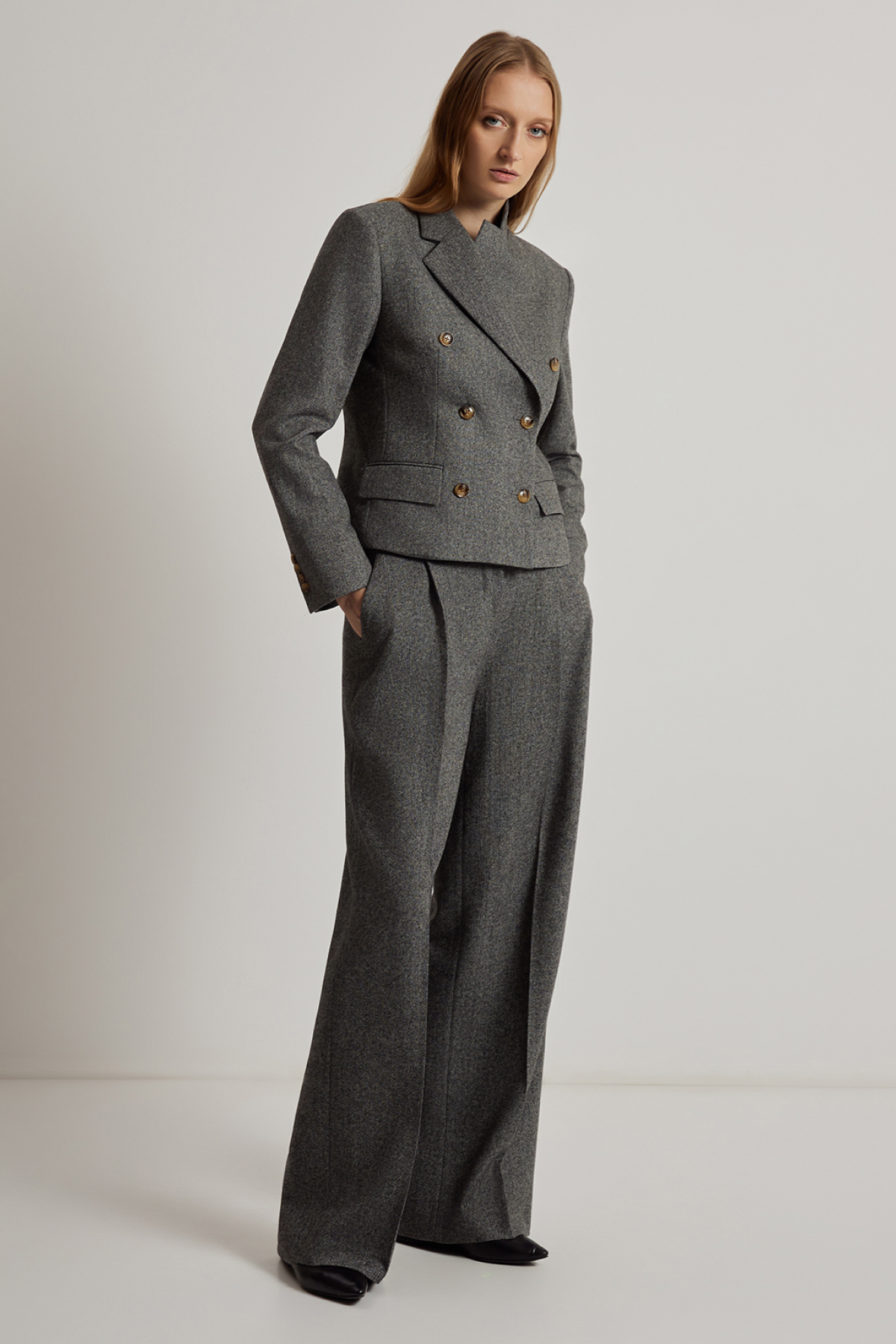 Брюки VASSA CODE, пол женский, цвет серый