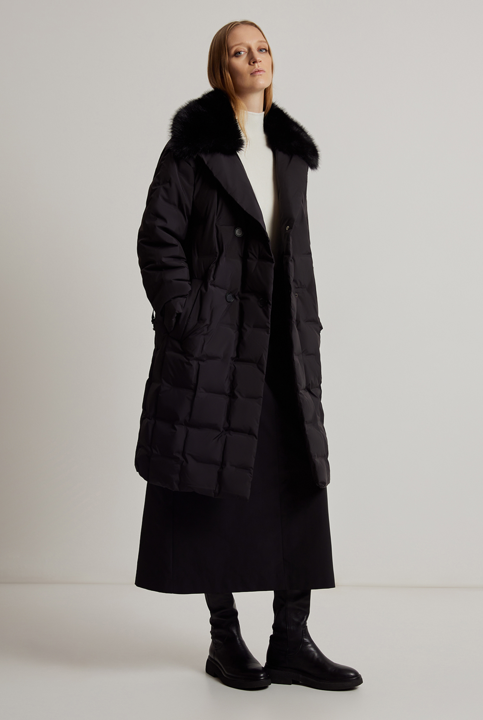 Пуховик со съемным воротником VASSA CODE, пол женский, цвет черный