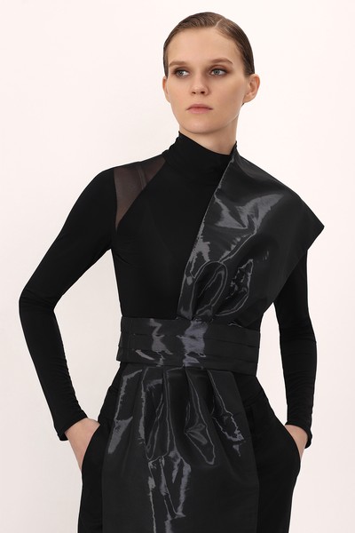 Асимметричный жилет на одно плечо VASSA&Co, пол женский, цвет черный, фото №3