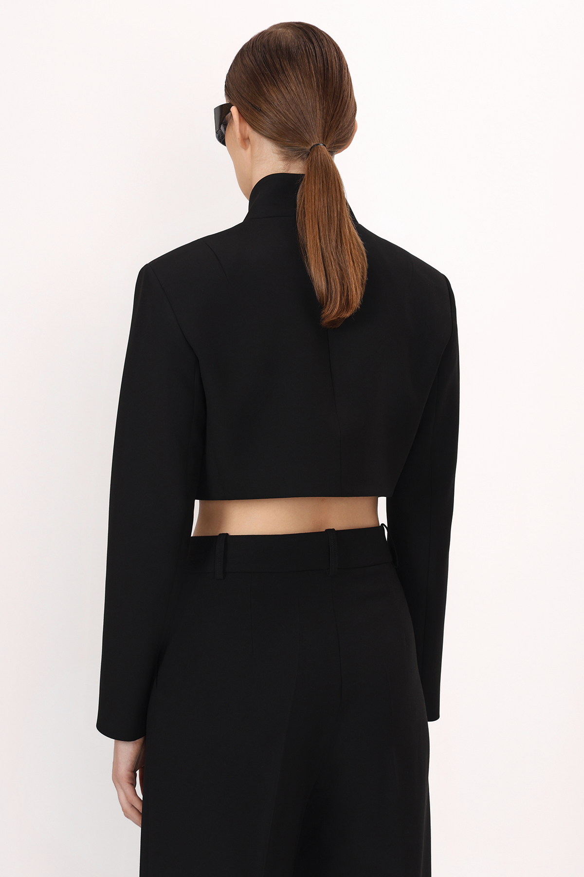 Кроп-жакет VASSA&Co, пол женский, цвет черный