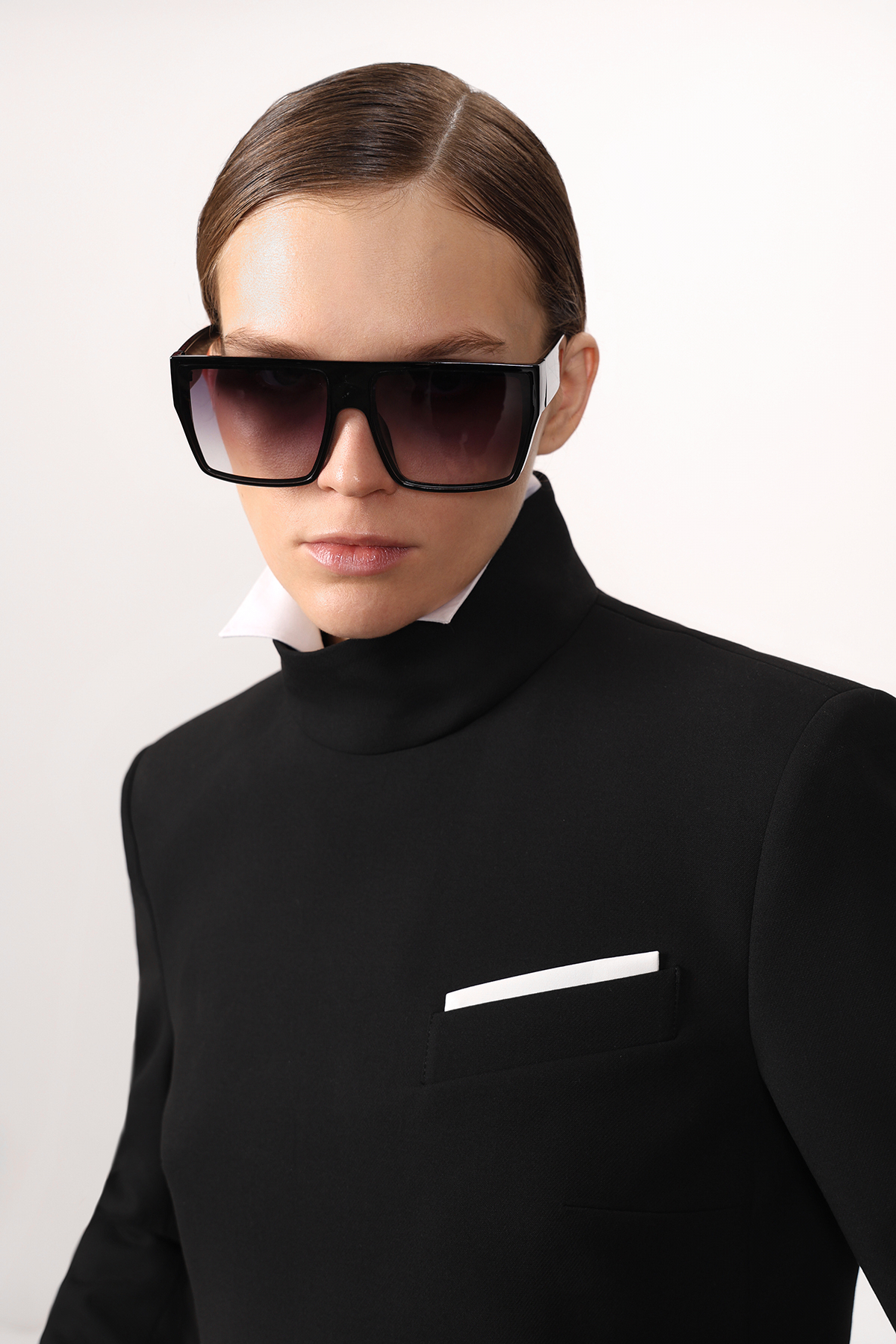 Кроп-жакет VASSA&Co, пол женский, цвет черный