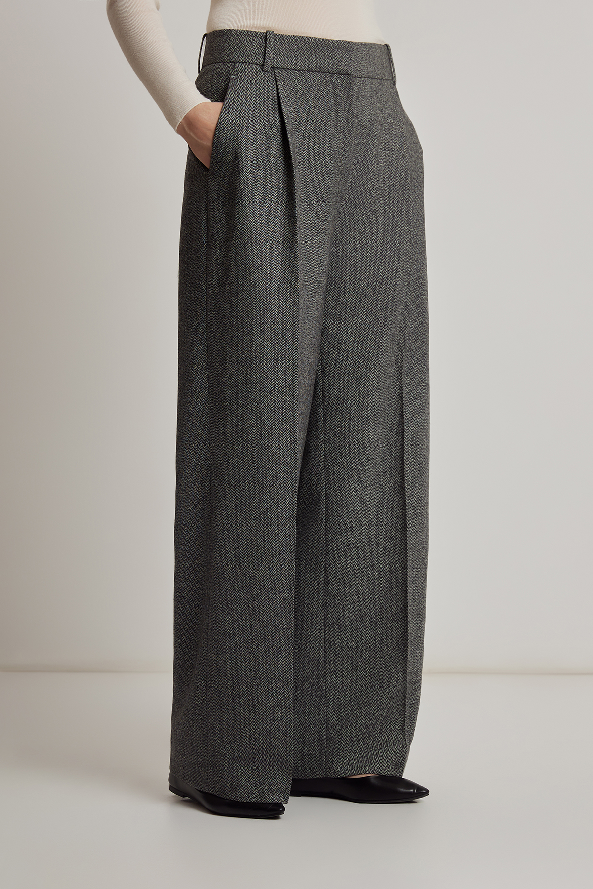 Брюки VASSA CODE, пол женский, цвет серый