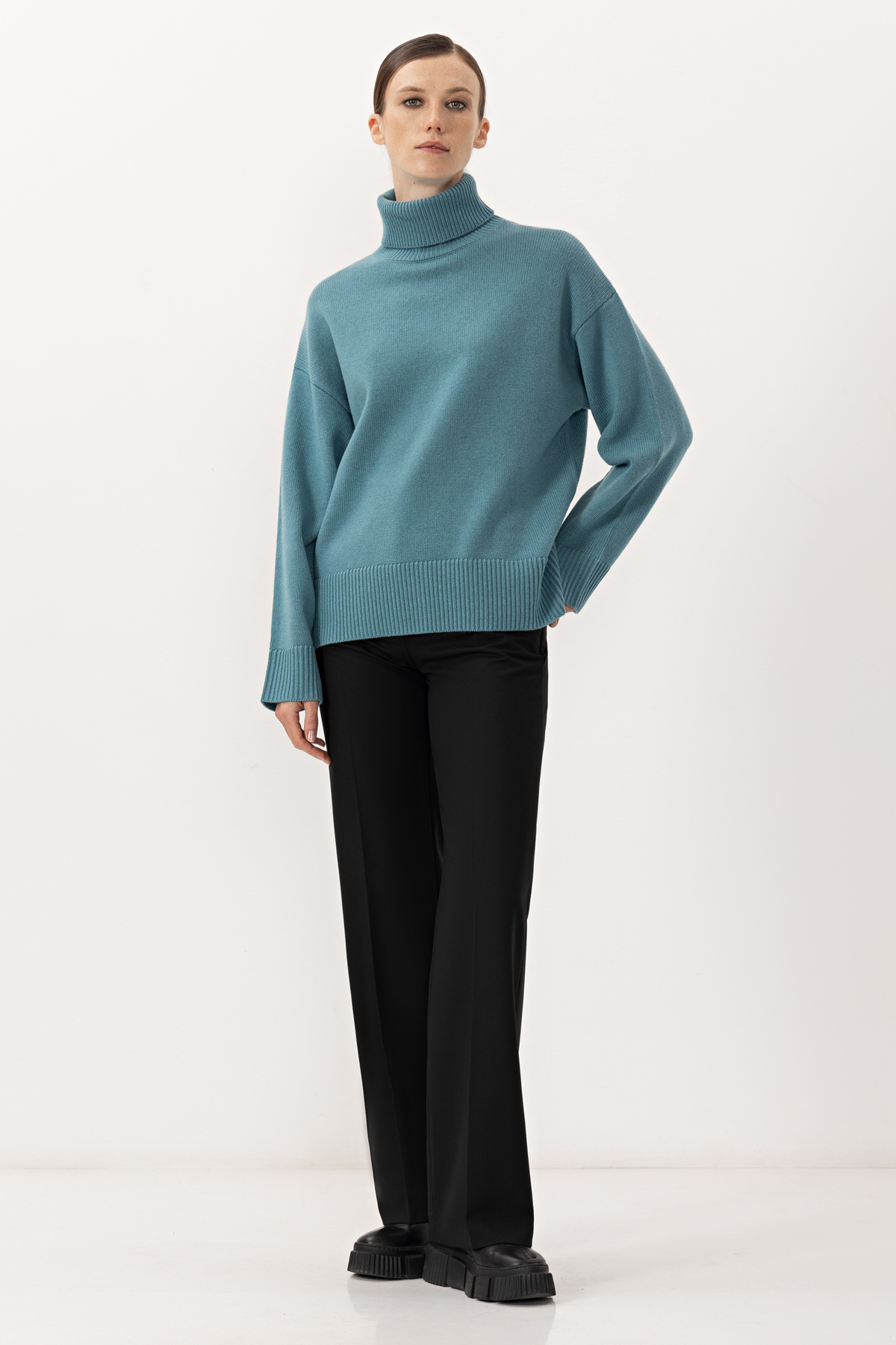 Джемпер из шерсти и кашемира VASSA&Co, пол female, цвет голубой