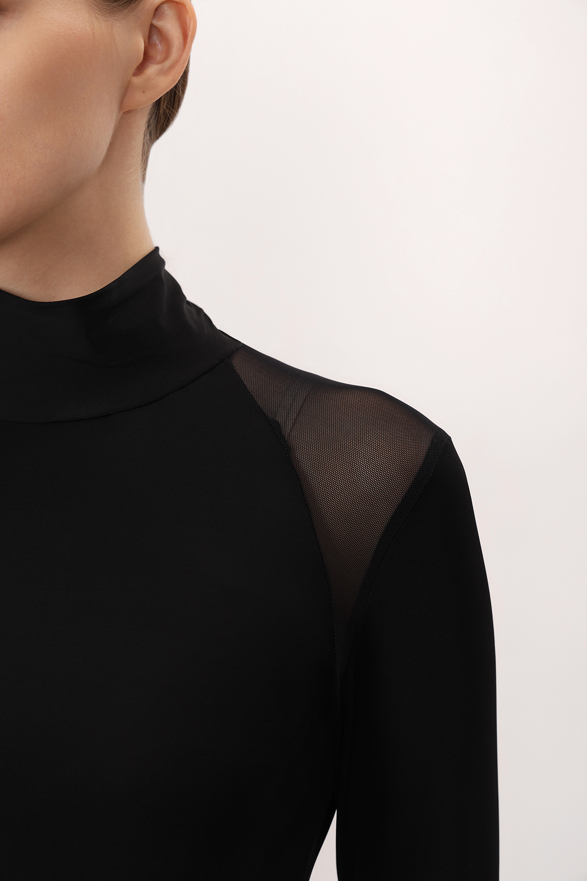Водолазка с элементами из сетки VASSA&Co, пол женский, цвет черный