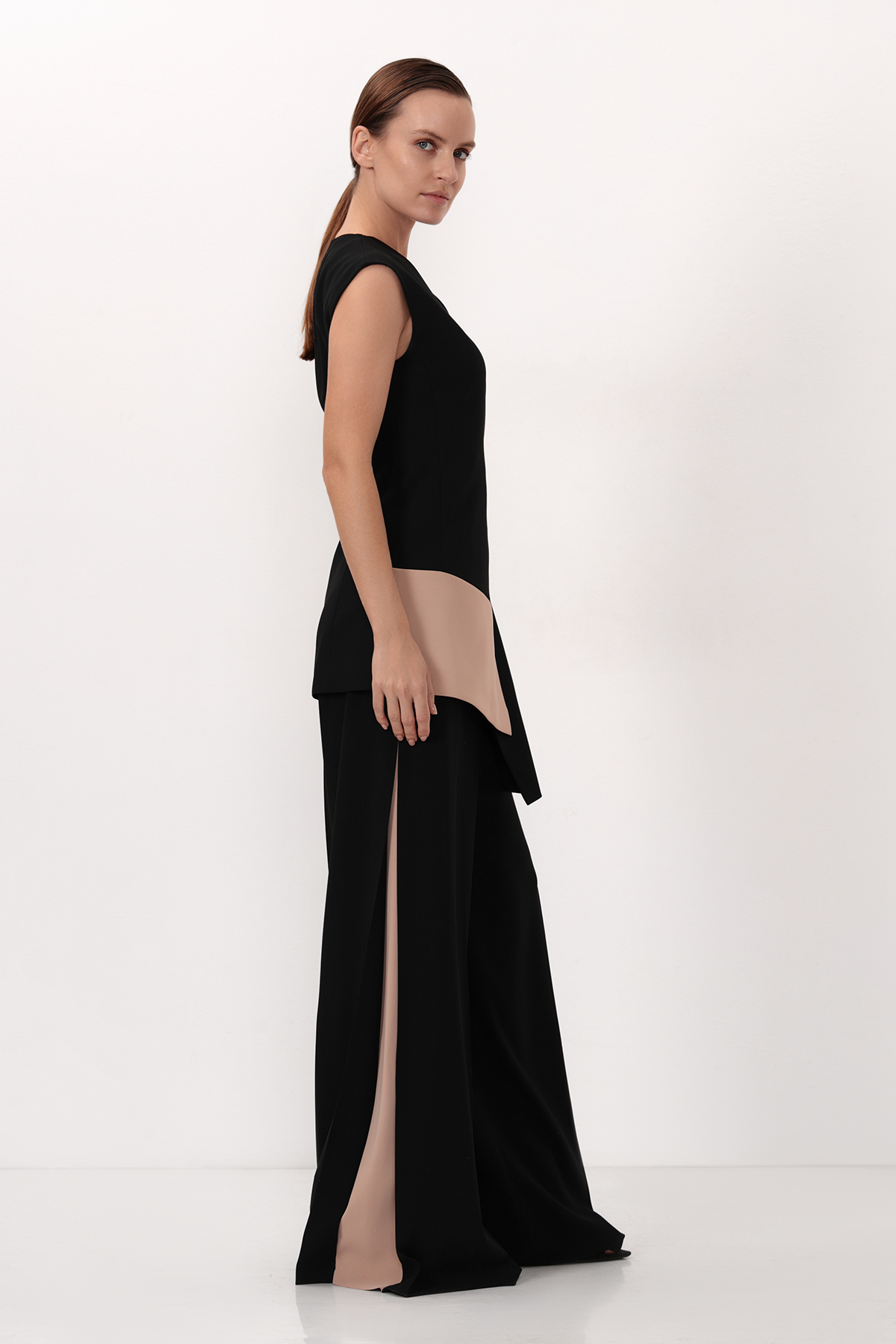 Асимметричный жилет VASSA&Co, пол женский, цвет черный