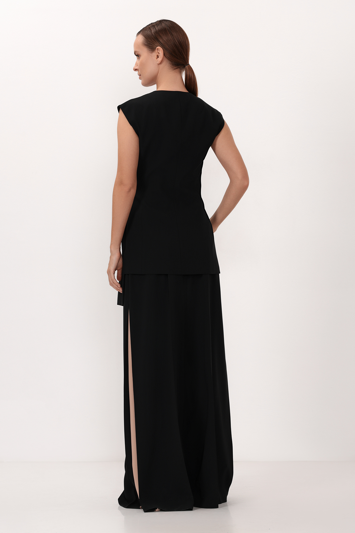 Асимметричный жилет VASSA&Co, пол женский, цвет черный