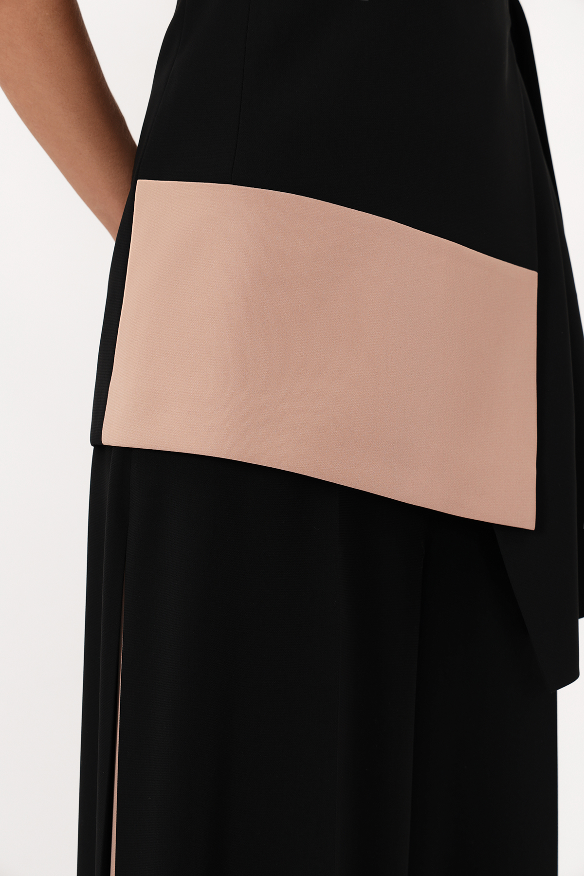 Асимметричный жилет VASSA&Co, пол женский, цвет черный