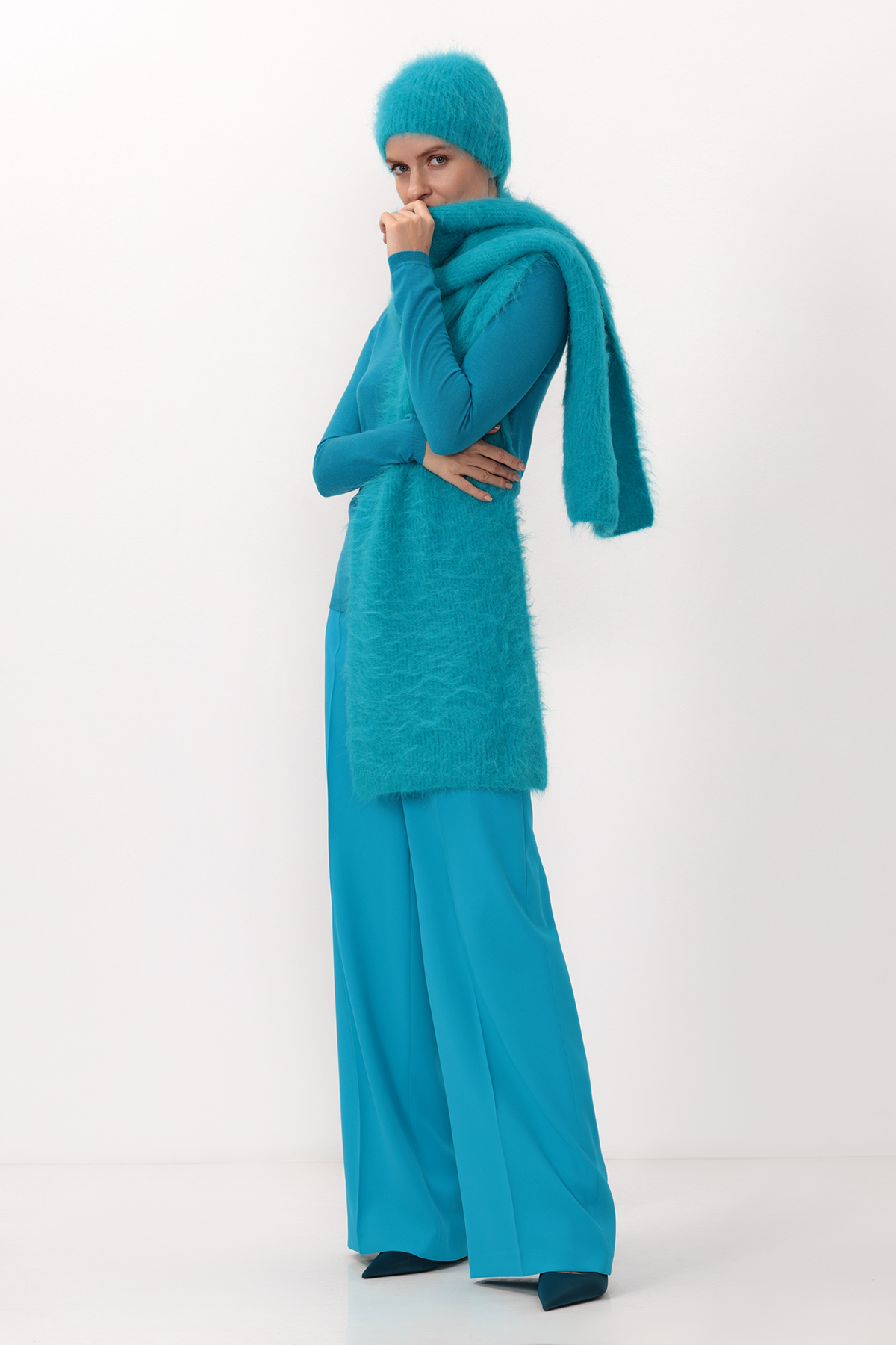 Шапка трикотажная VASSA CODE, пол женский, цвет голубой