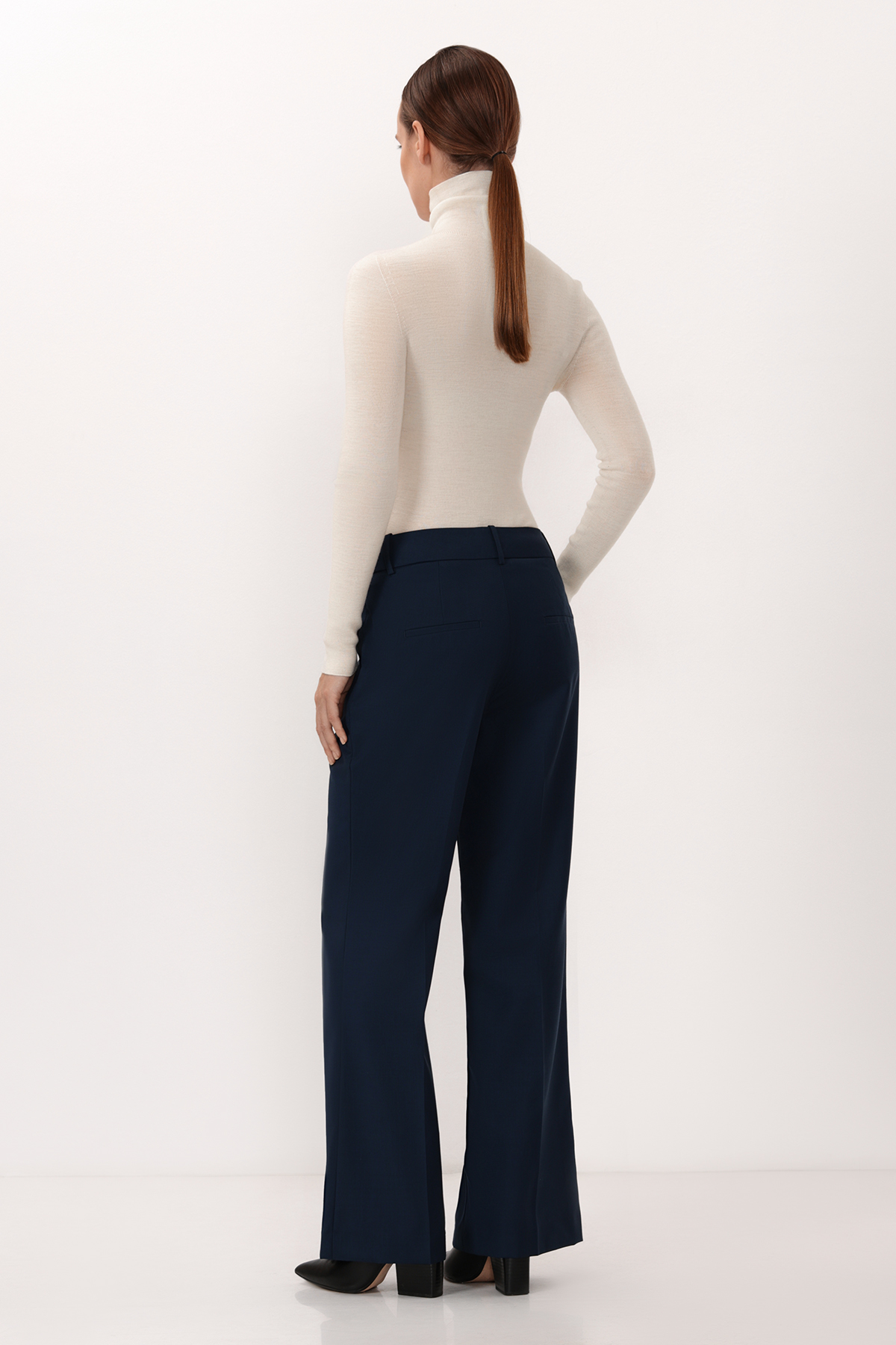 Trousers VASSA CODE, пол female, цвет Синий