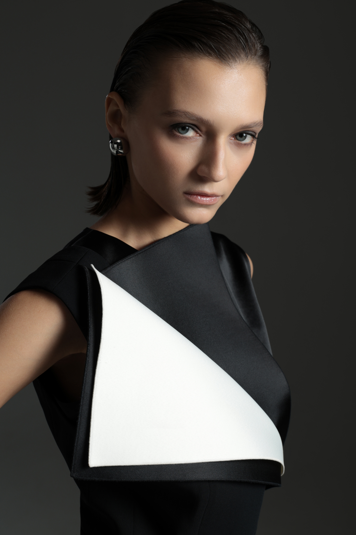 Жилет на одно плечо VASSA&Co, пол женский, цвет черный